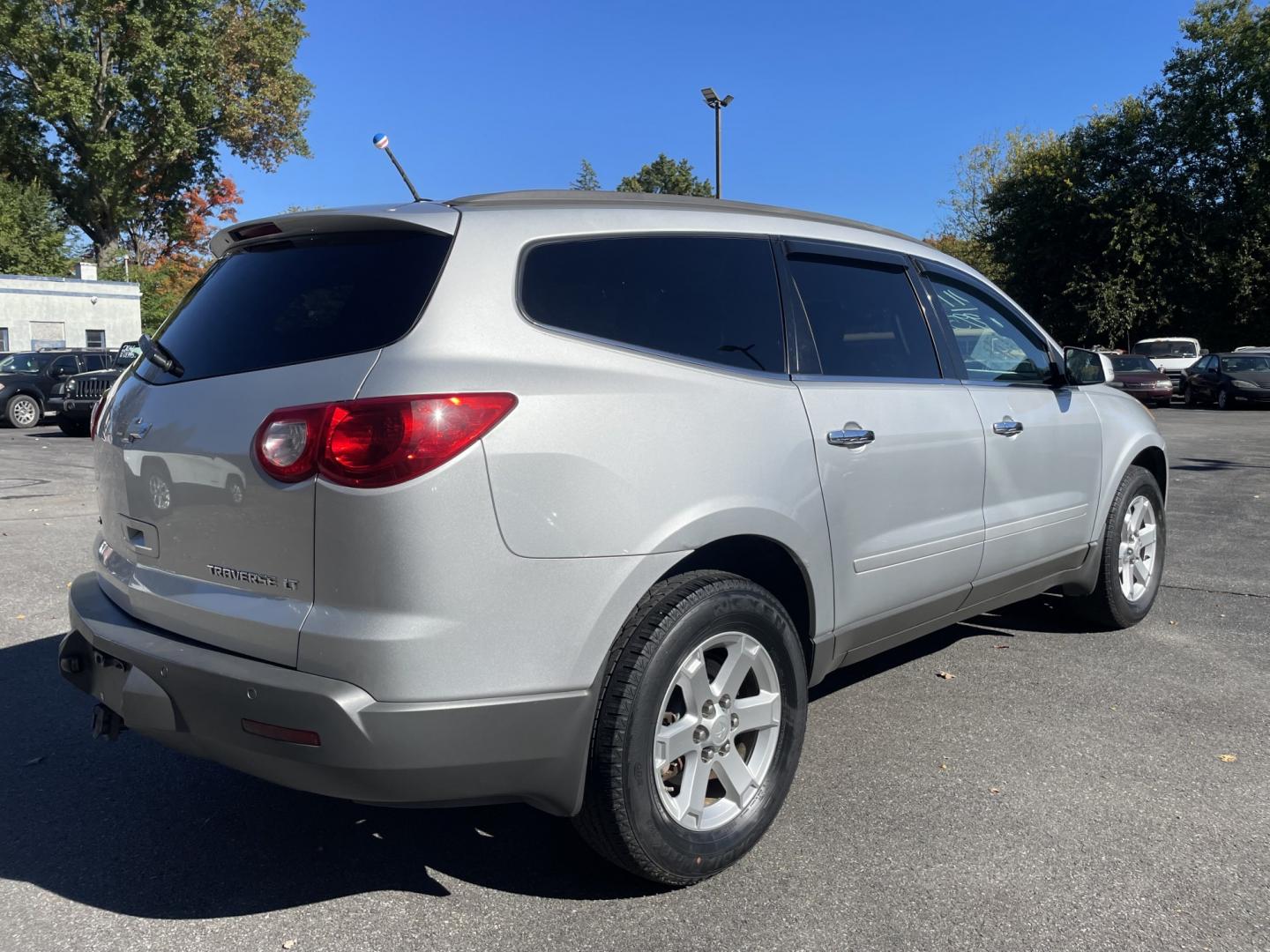 2011 silver Chevrolet Traverse LT AWD (1GNKVGED8BJ) with an 3.6L V6 DOHC 24V engine, 6-Speed Automatic transmission, located at 101 N. Main Street, Muncy, PA, 17756, (570) 546-5462, 41.207691, -76.785942- Photo#1