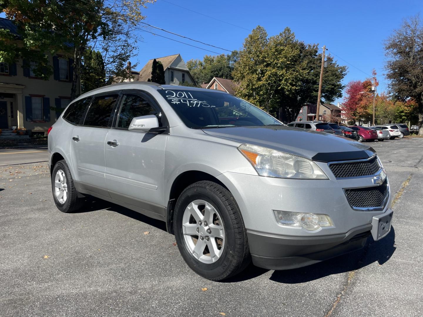 2011 silver Chevrolet Traverse LT AWD (1GNKVGED8BJ) with an 3.6L V6 DOHC 24V engine, 6-Speed Automatic transmission, located at 101 N. Main Street, Muncy, PA, 17756, (570) 546-5462, 41.207691, -76.785942- Photo#2