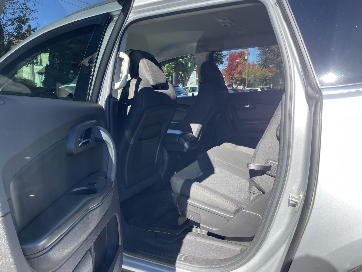2011 silver Chevrolet Traverse LT AWD (1GNKVGED8BJ) with an 3.6L V6 DOHC 24V engine, 6-Speed Automatic transmission, located at 101 N. Main Street, Muncy, PA, 17756, (570) 546-5462, 41.207691, -76.785942- Photo#5