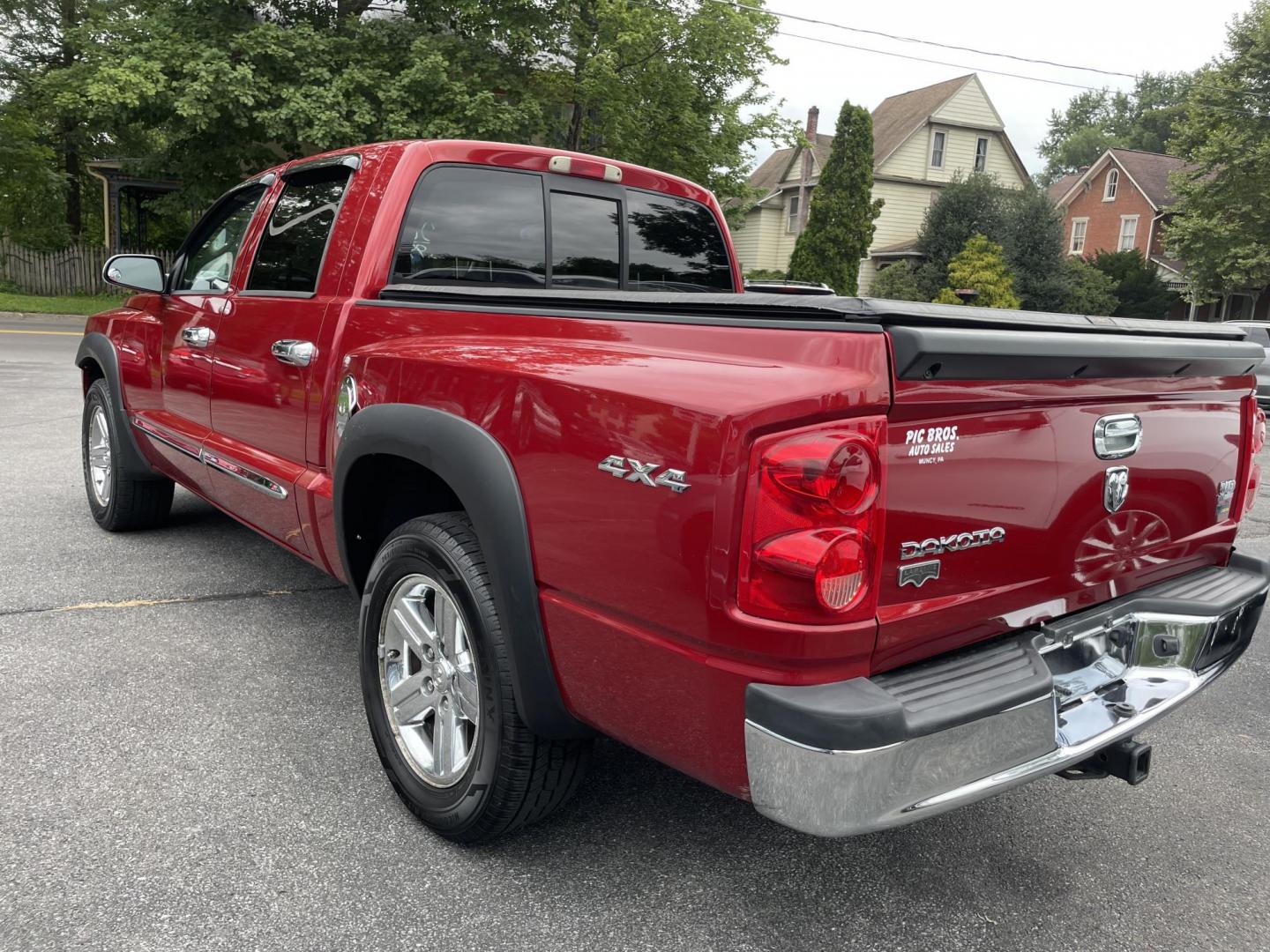 2008 Red Dodge Dakota Laramie Crew Cab 4WD (1D7HW58N58S) with an 4.7L V8 SOHC 16V engine, located at 101 N. Main Street, Muncy, PA, 17756, (570) 546-5462, 41.207691, -76.785942 - Photo#3