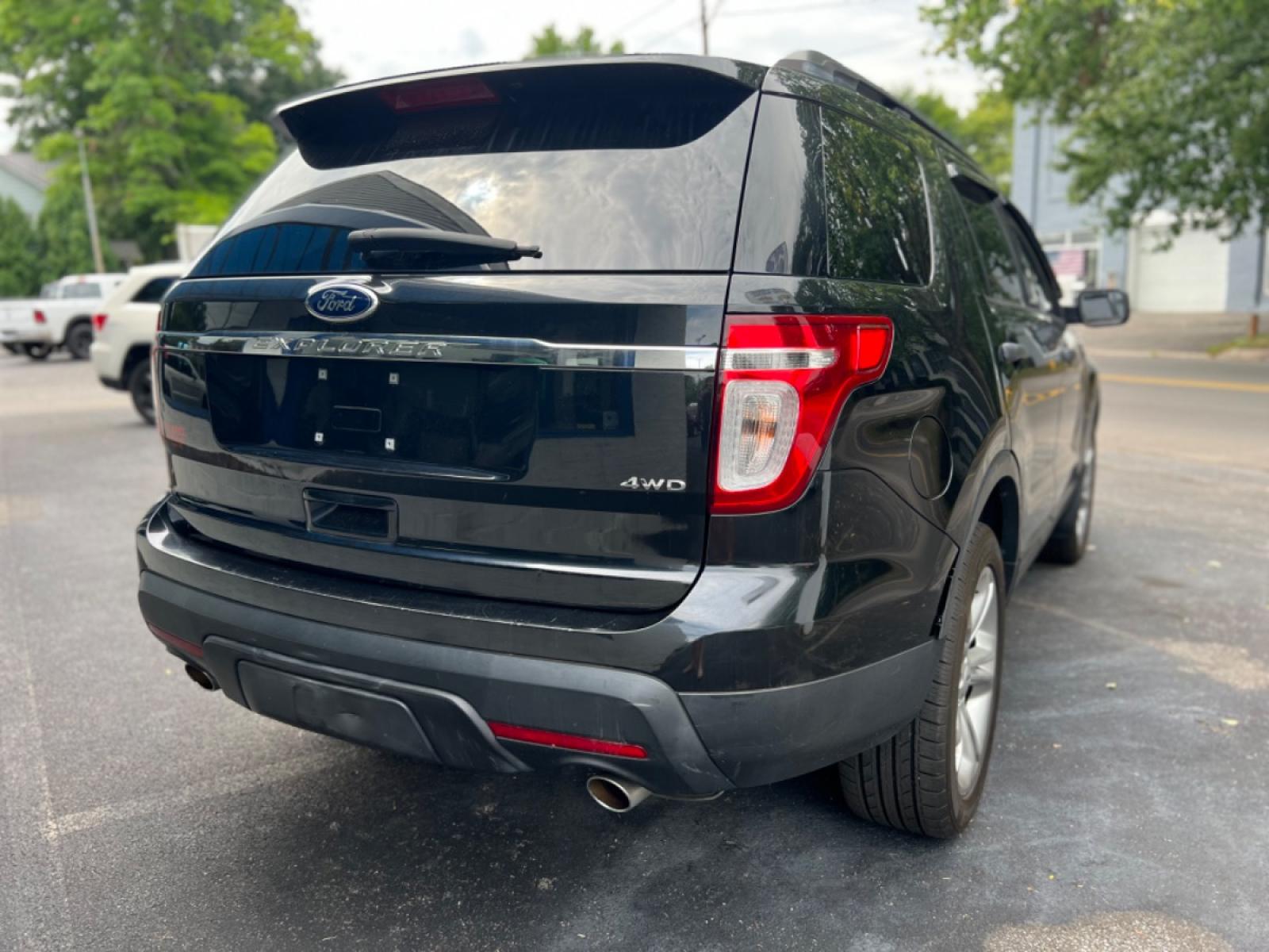 2013 black Ford Explorer Base 4WD (1FM5K8B82DG) with an 3.5L V6 DOHC 24V engine, 6-Speed Automatic transmission, located at 101 N. Main Street, Muncy, PA, 17756, (570) 546-5462, 41.207691, -76.785942 - Photo #6