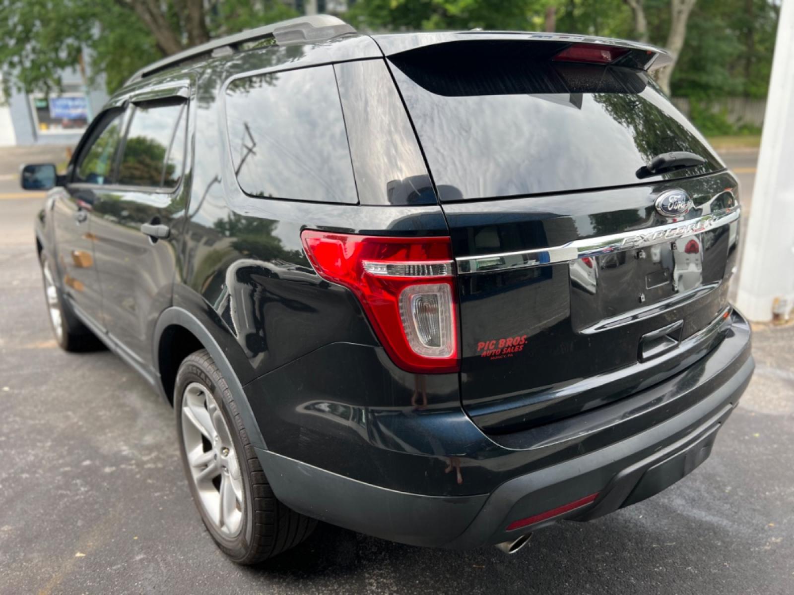 2013 black Ford Explorer Base 4WD (1FM5K8B82DG) with an 3.5L V6 DOHC 24V engine, 6-Speed Automatic transmission, located at 101 N. Main Street, Muncy, PA, 17756, (570) 546-5462, 41.207691, -76.785942 - Photo #7