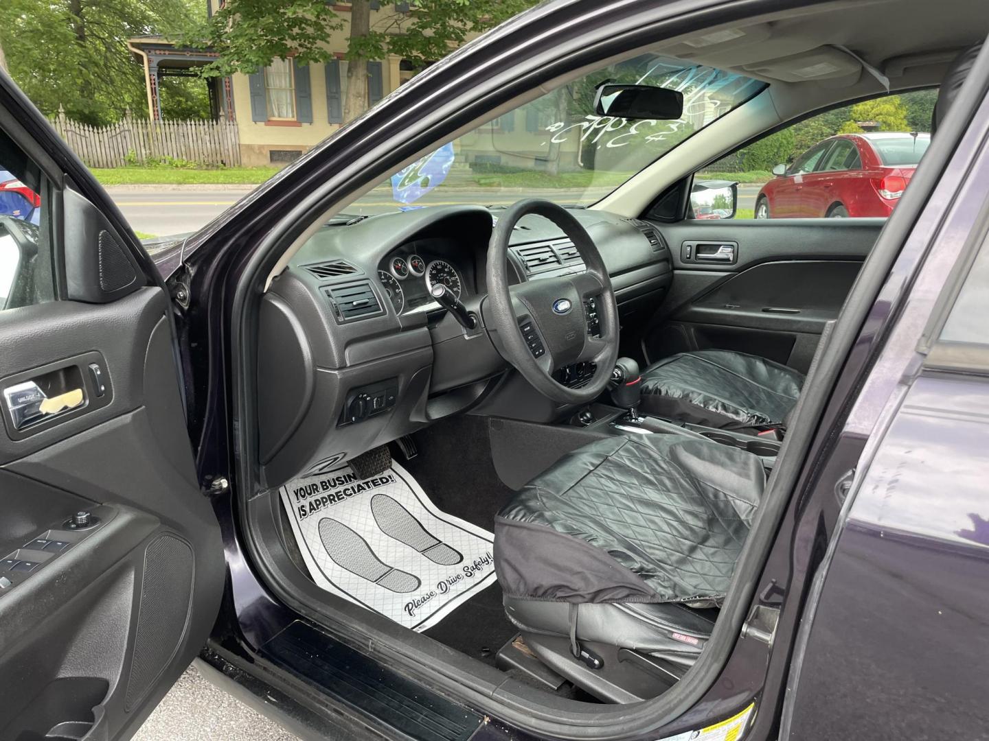 2007 Plum Ford Fusion SE (3FAHP07Z17R) with an 2.3L L4 DOHC 16V engine, auto transmission, located at 101 N. Main Street, Muncy, PA, 17756, (570) 546-5462, 41.207691, -76.785942 - Photo#4