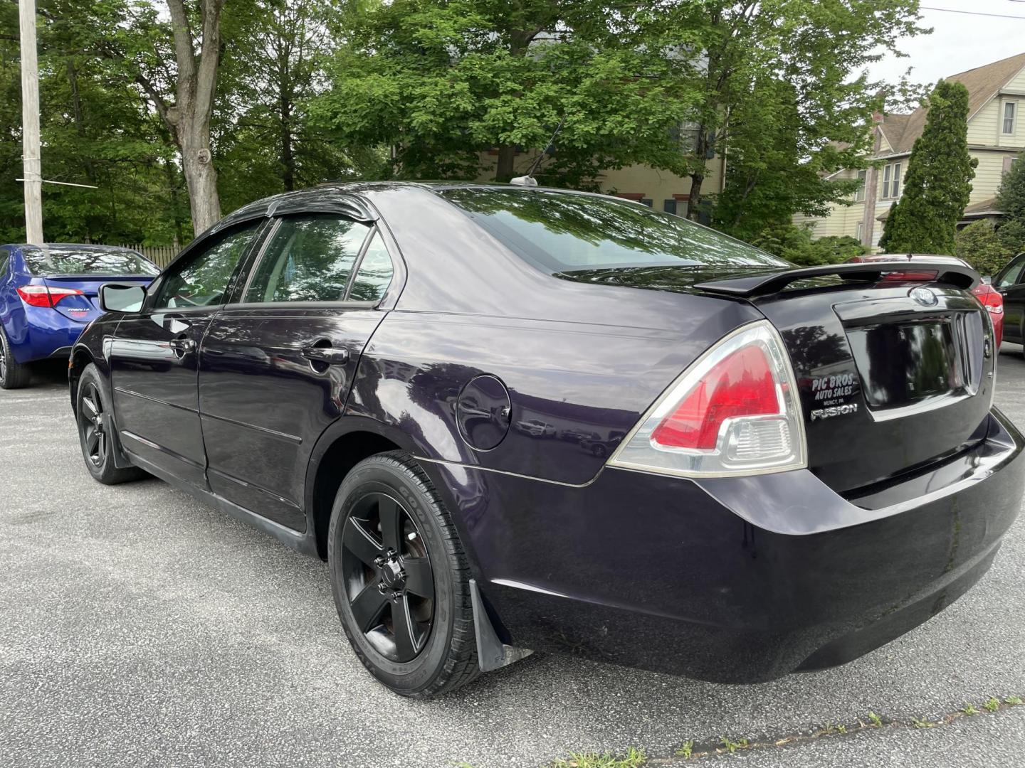 2007 Plum Ford Fusion SE (3FAHP07Z17R) with an 2.3L L4 DOHC 16V engine, auto transmission, located at 101 N. Main Street, Muncy, PA, 17756, (570) 546-5462, 41.207691, -76.785942 - Photo#2