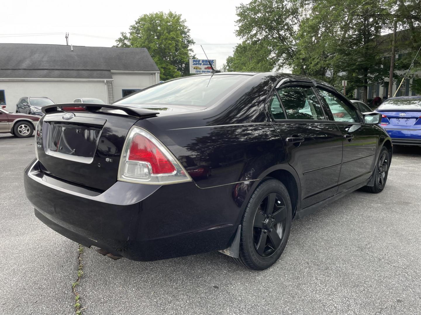 2007 Plum Ford Fusion SE (3FAHP07Z17R) with an 2.3L L4 DOHC 16V engine, auto transmission, located at 101 N. Main Street, Muncy, PA, 17756, (570) 546-5462, 41.207691, -76.785942 - Photo#3