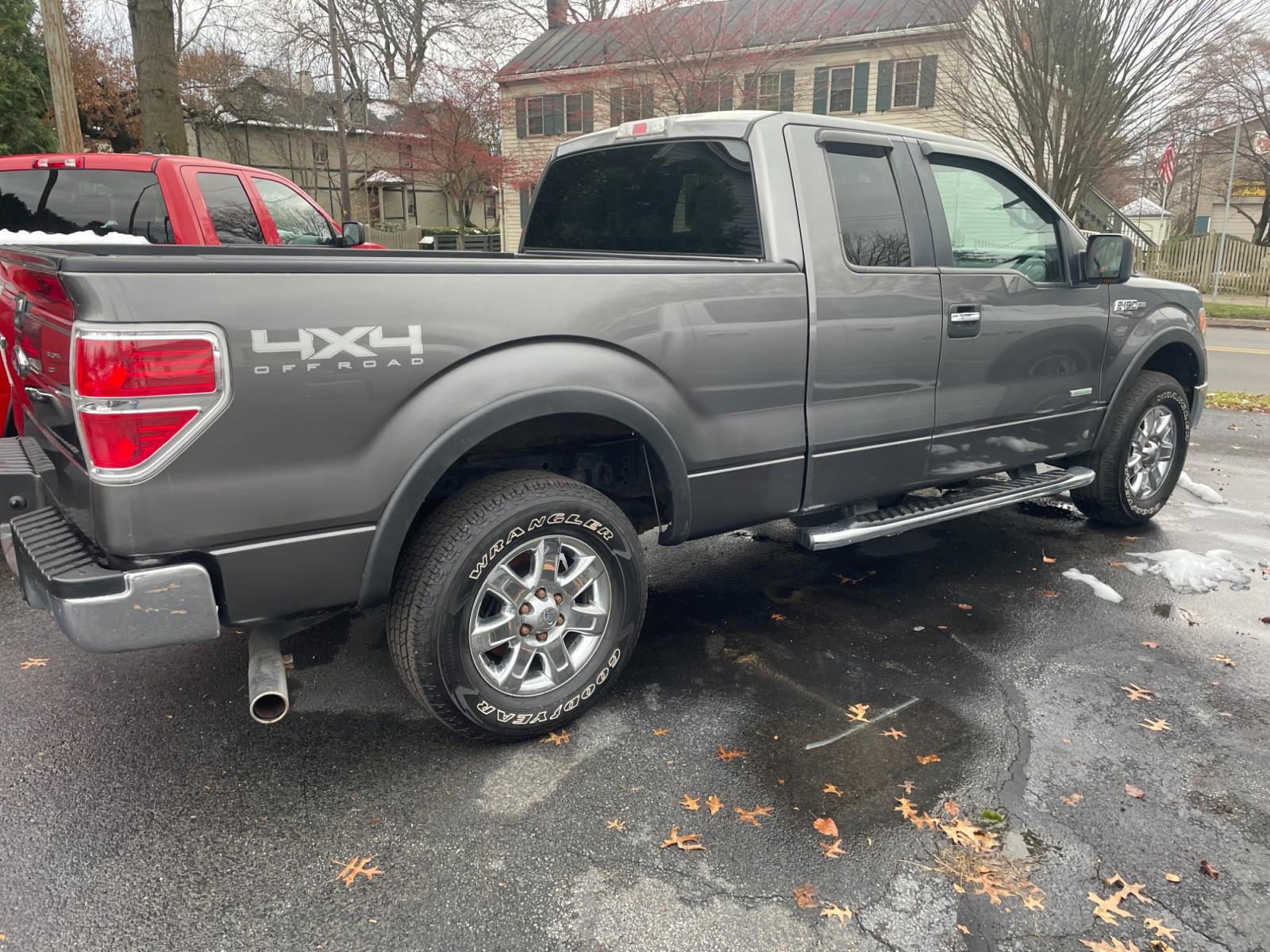 2013 silver Ford F-150 XLT SuperCab 6.5-ft. Bed 4WD (1FTFX1ET8DF) with an 3.5L V6 TURBO engine, 6-Speed Automatic transmission, located at 101 N. Main Street, Muncy, PA, 17756, (570) 546-5462, 41.207691, -76.785942 - Photo #1