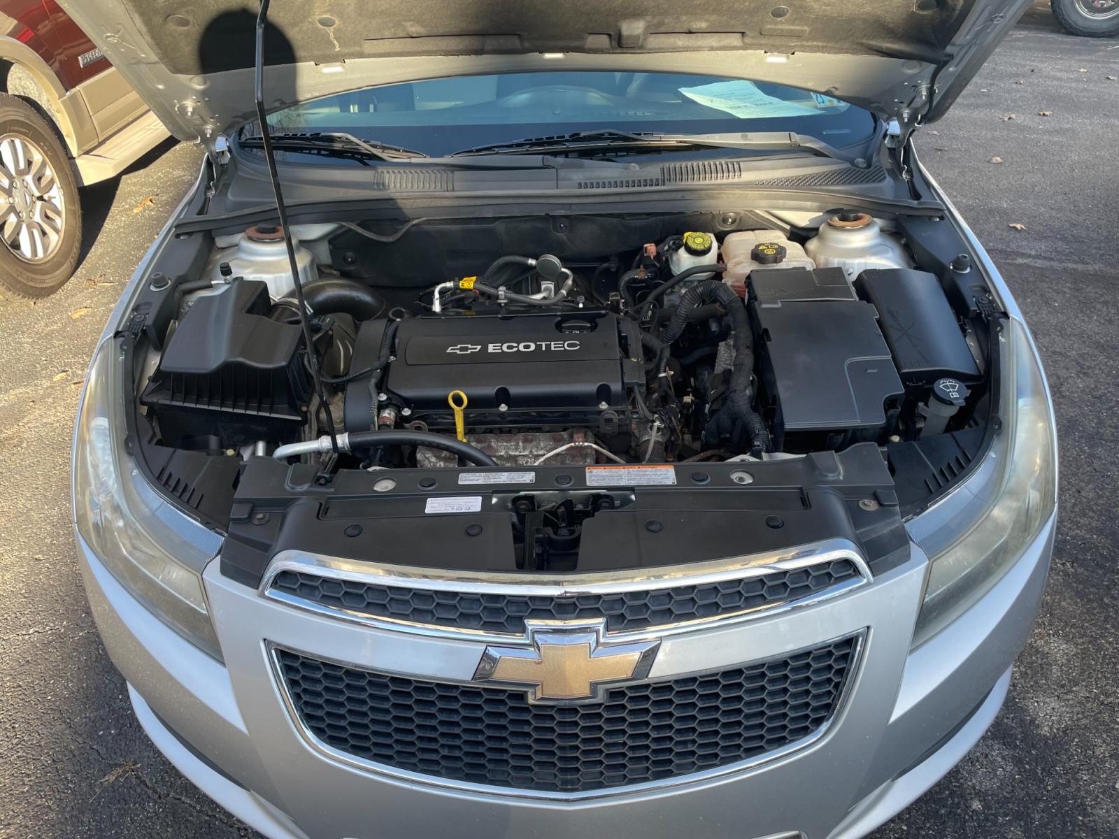2011 silver Chevrolet Cruze 2LS (1G1PC5SH0B7) with an 1.8L L4 DOHC 16V FFV engine, 6-Speed Automatic transmission, located at 101 N. Main Street, Muncy, PA, 17756, (570) 546-5462, 41.207691, -76.785942 - Photo #6