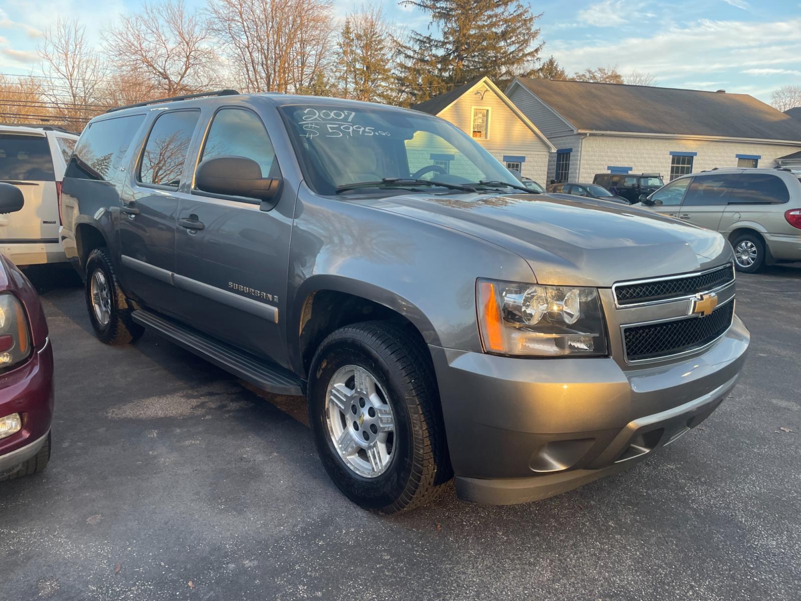 2007 grey Chevrolet Suburban LS 1500 4WD (3GNFK16367G) with an 5.3L V8 OHV 16V FFV engine, 4-Speed Automatic Overdrive transmission, located at 101 N. Main Street, Muncy, PA, 17756, (570) 546-5462, 41.207691, -76.785942 - Photo #1