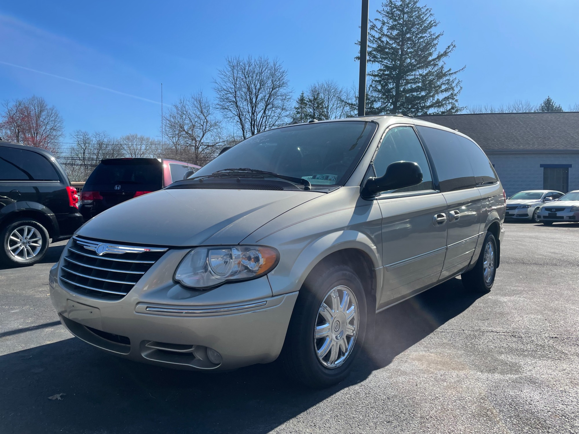 photo of 2006 Chrysler Town & Country Limited