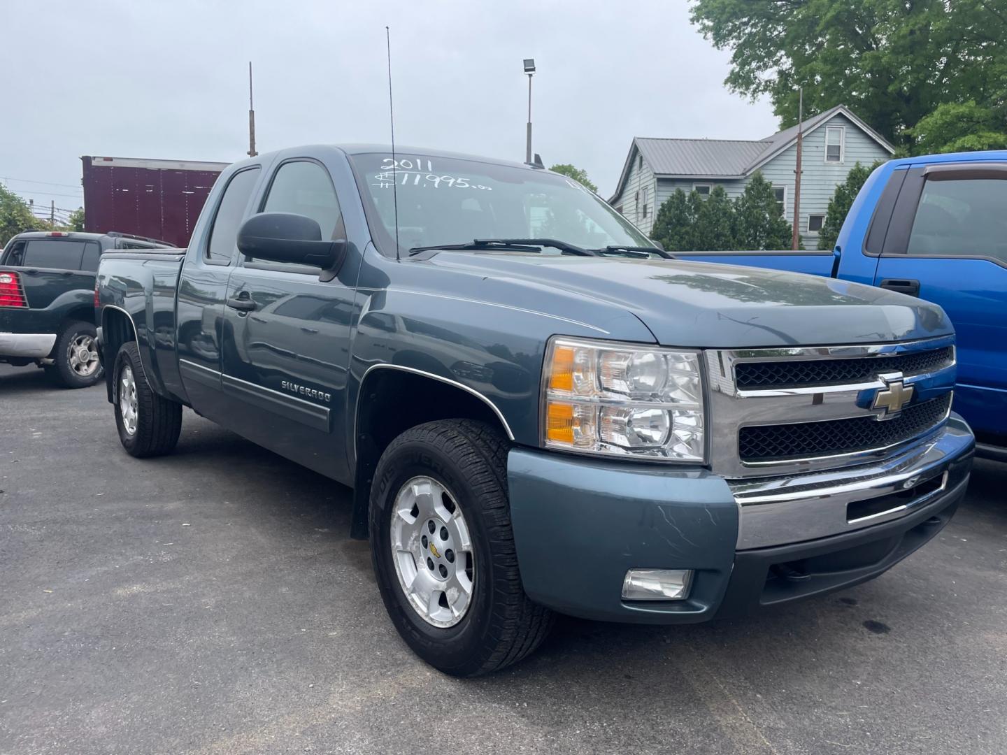 2011 blue Chevrolet Silverado 1500 LT Ext. Cab 4WD with an 5.3L V8 OHV 16V FFV engine, 4-Speed Automatic transmission, located at 101 N. Main Street, Muncy, PA, 17756, (570) 546-5462, 41.207691, -76.785942 - Photo#0