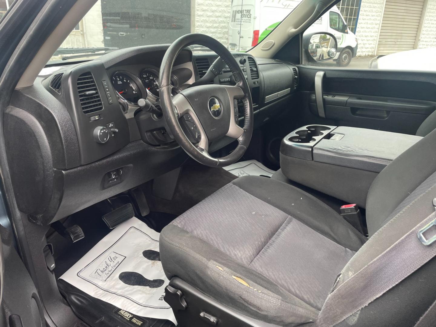 2011 blue Chevrolet Silverado 1500 LT Ext. Cab 4WD with an 5.3L V8 OHV 16V FFV engine, 4-Speed Automatic transmission, located at 101 N. Main Street, Muncy, PA, 17756, (570) 546-5462, 41.207691, -76.785942 - Photo#4