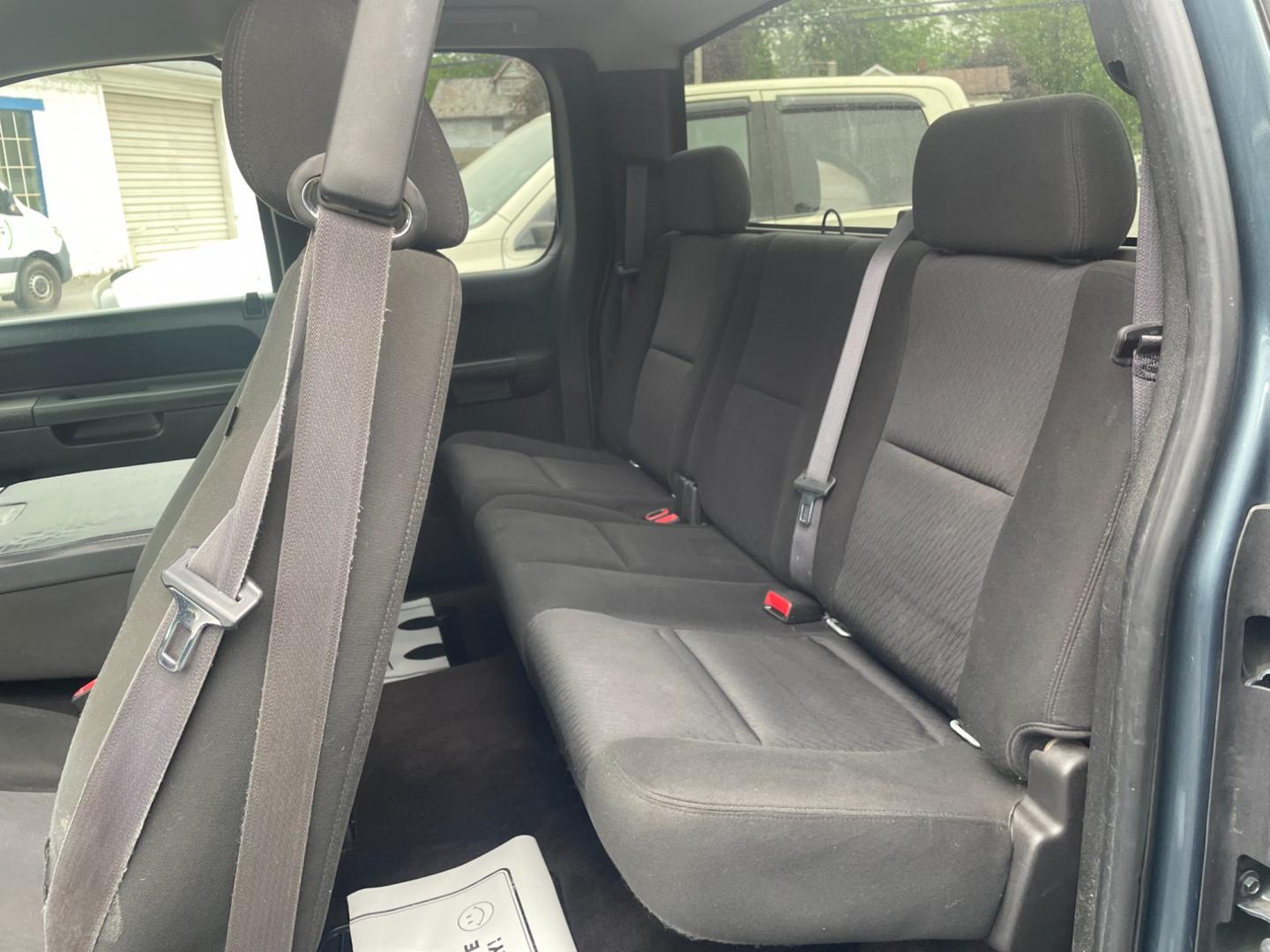 2011 blue Chevrolet Silverado 1500 LT Ext. Cab 4WD with an 5.3L V8 OHV 16V FFV engine, 4-Speed Automatic transmission, located at 101 N. Main Street, Muncy, PA, 17756, (570) 546-5462, 41.207691, -76.785942 - Photo#5