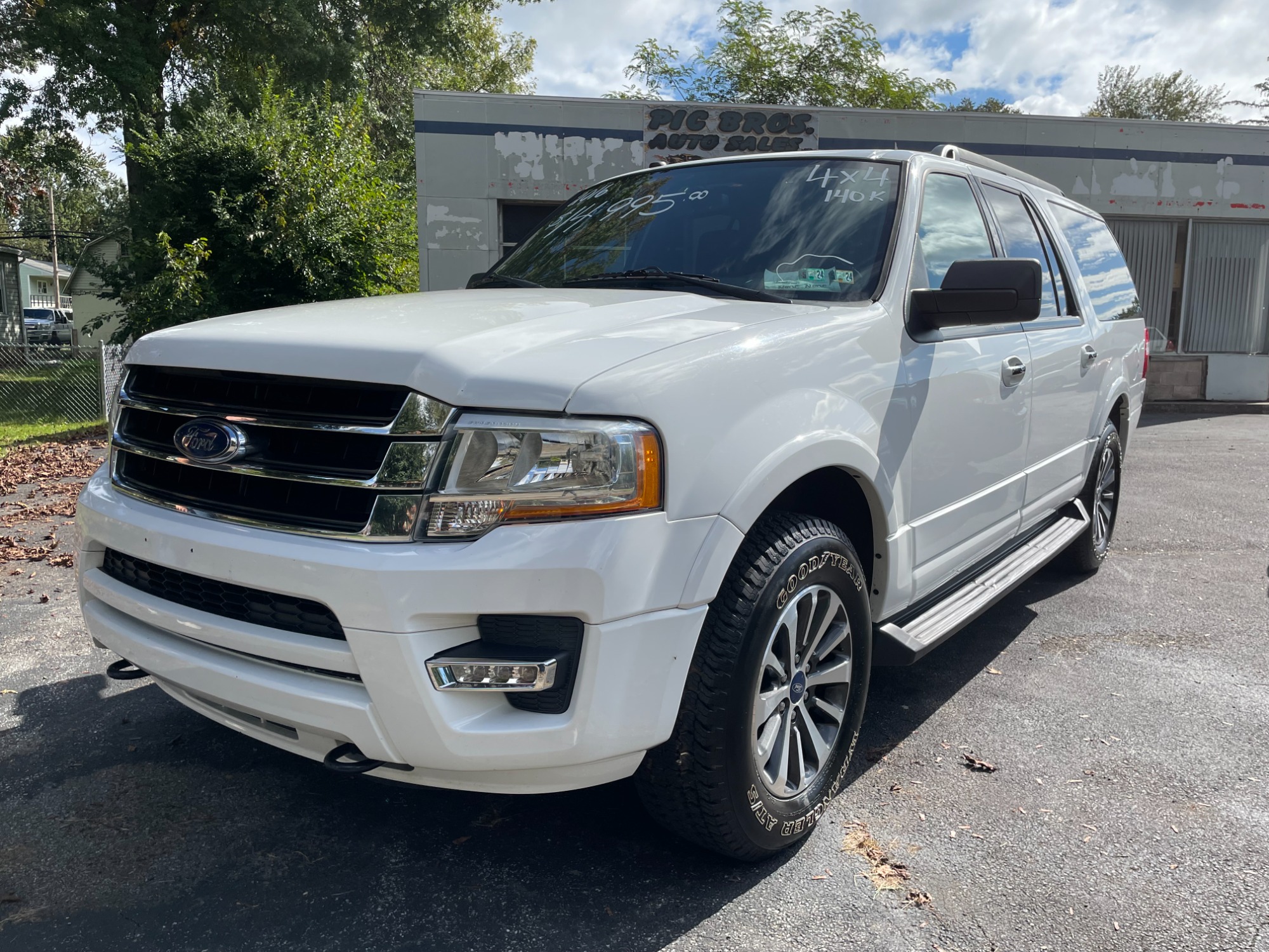 photo of 2016 Ford Expedition EL XLT 4WD