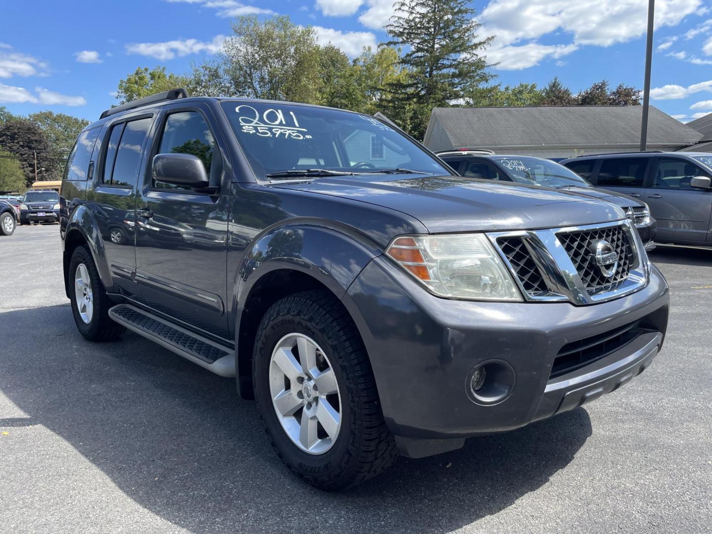 2011 grey Nissan Pathfinder LE 4WD (5N1AR1NB9BC) with an 4.0L V6 DOHC 24V engine, 5-Speed Automatic transmission, located at 101 N. Main Street, Muncy, PA, 17756, (570) 546-5462, 41.207691, -76.785942 - Photo#1
