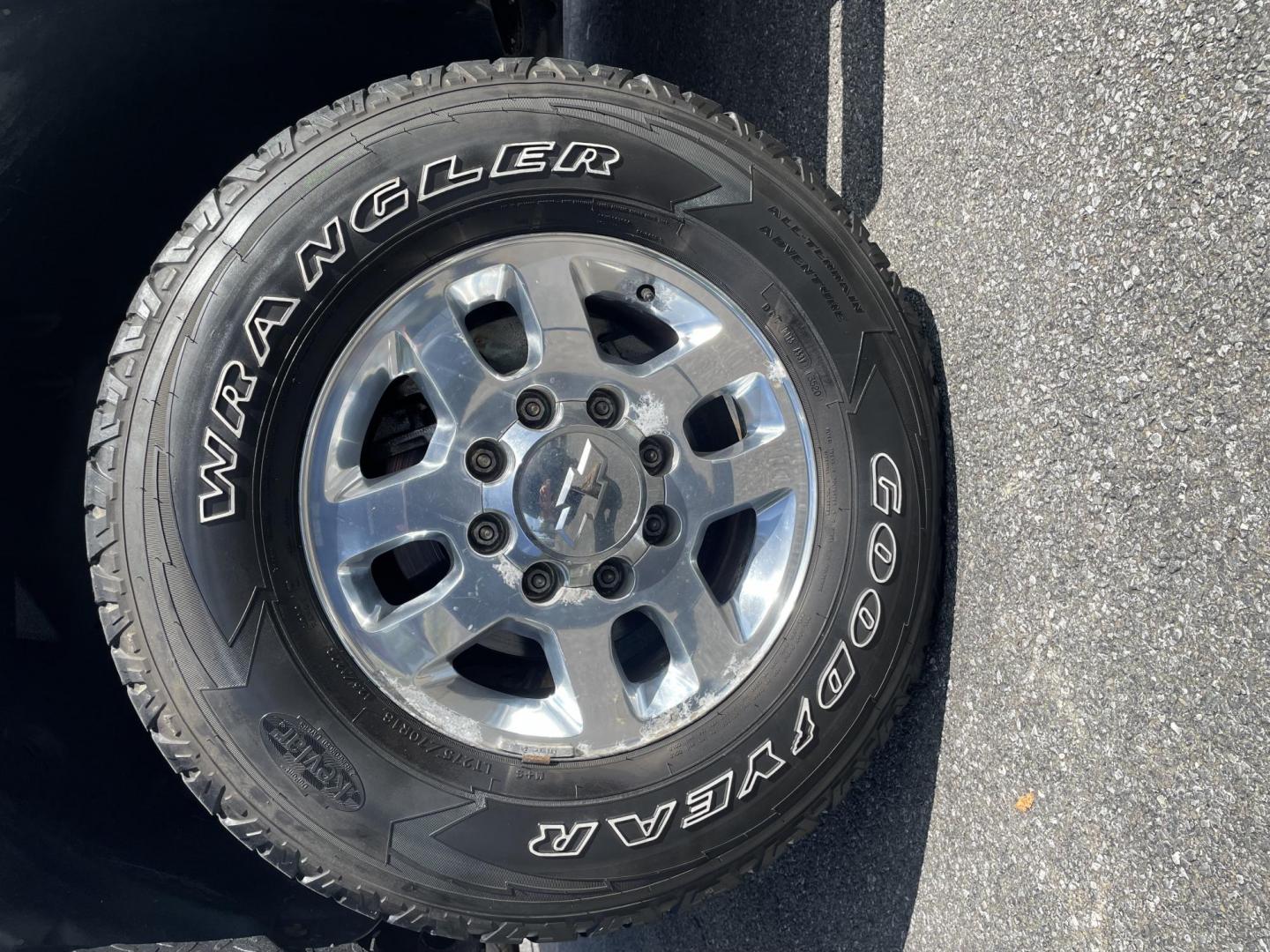2011 Chevrolet Silverado 2500HD LT Crew Cab 4WD (1GC1KXC84BF) with an 6.6L V8 OHV 32V TURBO DIESEL engine, 6-Speed Automatic transmission, located at 101 N. Main Street, Muncy, PA, 17756, (570) 546-5462, 41.207691, -76.785942 - Photo#8