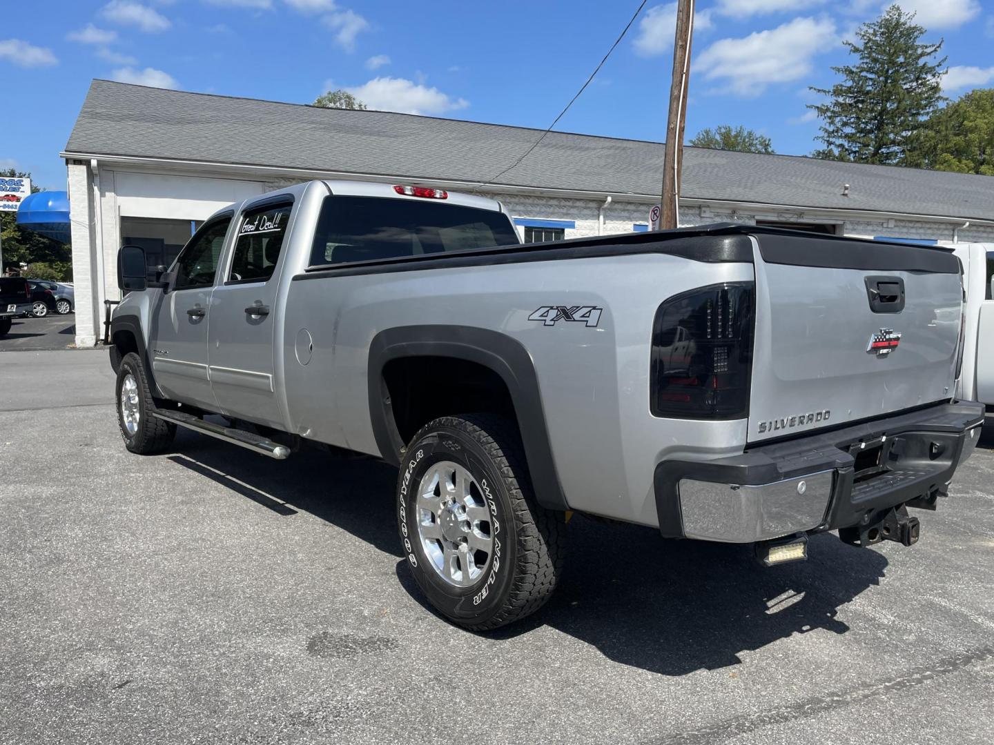 2011 Chevrolet Silverado 2500HD LT Crew Cab 4WD (1GC1KXC84BF) with an 6.6L V8 OHV 32V TURBO DIESEL engine, 6-Speed Automatic transmission, located at 101 N. Main Street, Muncy, PA, 17756, (570) 546-5462, 41.207691, -76.785942 - Photo#3