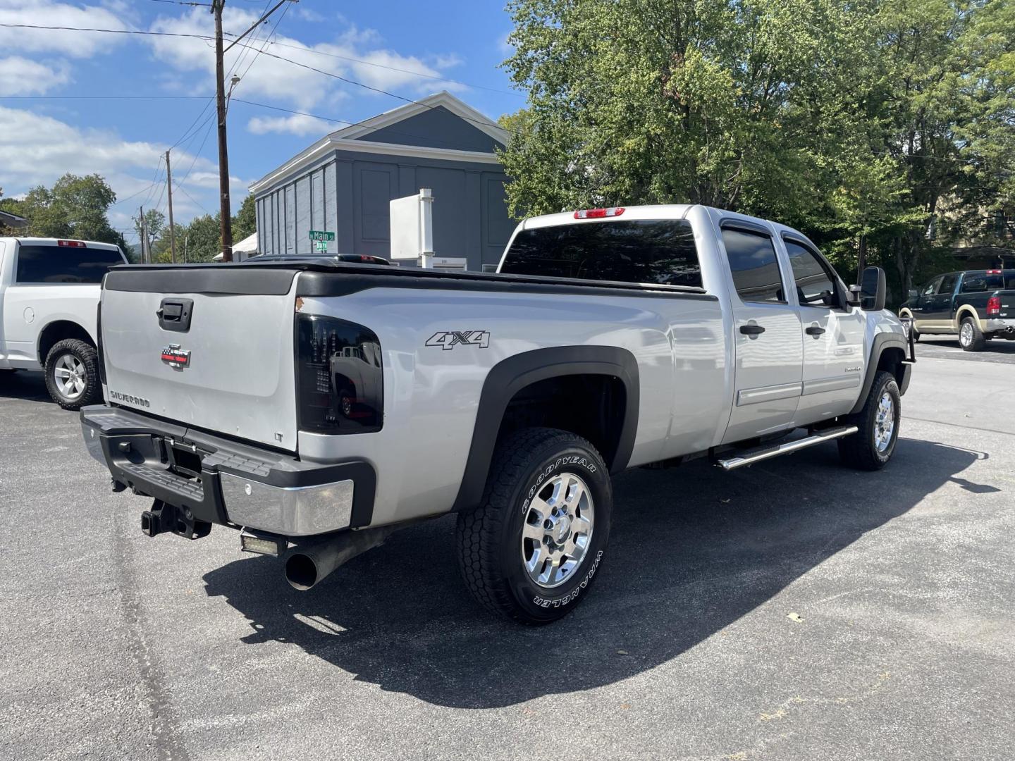 2011 Chevrolet Silverado 2500HD LT Crew Cab 4WD (1GC1KXC84BF) with an 6.6L V8 OHV 32V TURBO DIESEL engine, 6-Speed Automatic transmission, located at 101 N. Main Street, Muncy, PA, 17756, (570) 546-5462, 41.207691, -76.785942 - Photo#2
