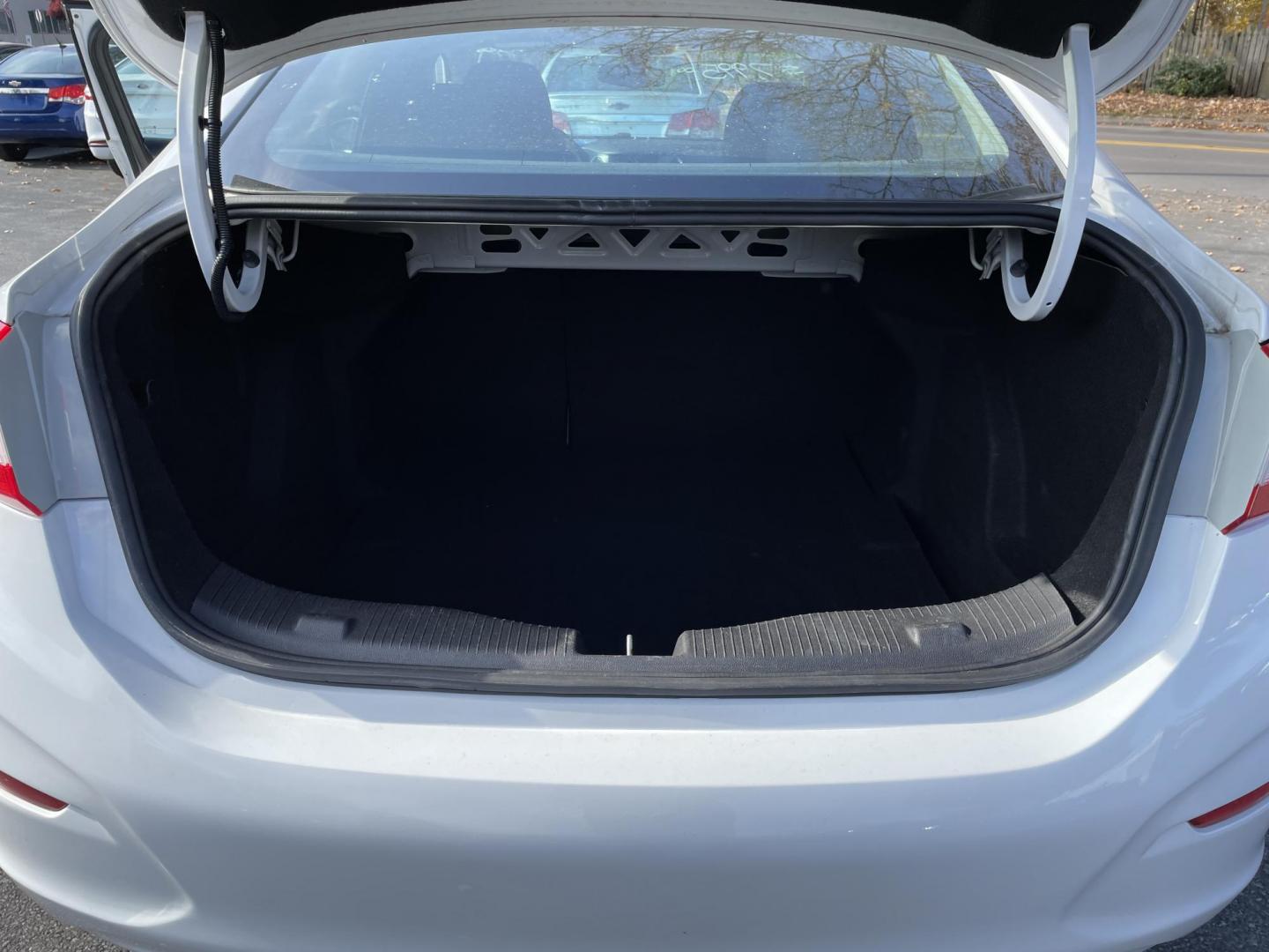 2017 White Chevrolet Cruze LT Auto (1G1BE5SM5H7) with an 1.4L L4 DOHC 16V TURBO engine, 6A transmission, located at 101 N. Main Street, Muncy, PA, 17756, (570) 546-5462, 41.207691, -76.785942 - Photo#6
