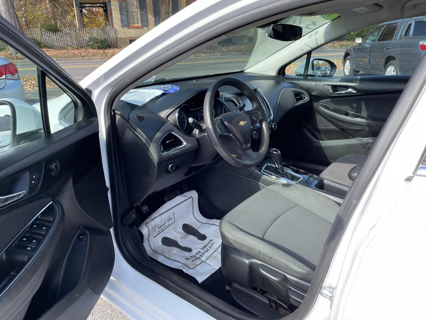 2017 White Chevrolet Cruze LT Auto (1G1BE5SM5H7) with an 1.4L L4 DOHC 16V TURBO engine, 6A transmission, located at 101 N. Main Street, Muncy, PA, 17756, (570) 546-5462, 41.207691, -76.785942 - Photo#4