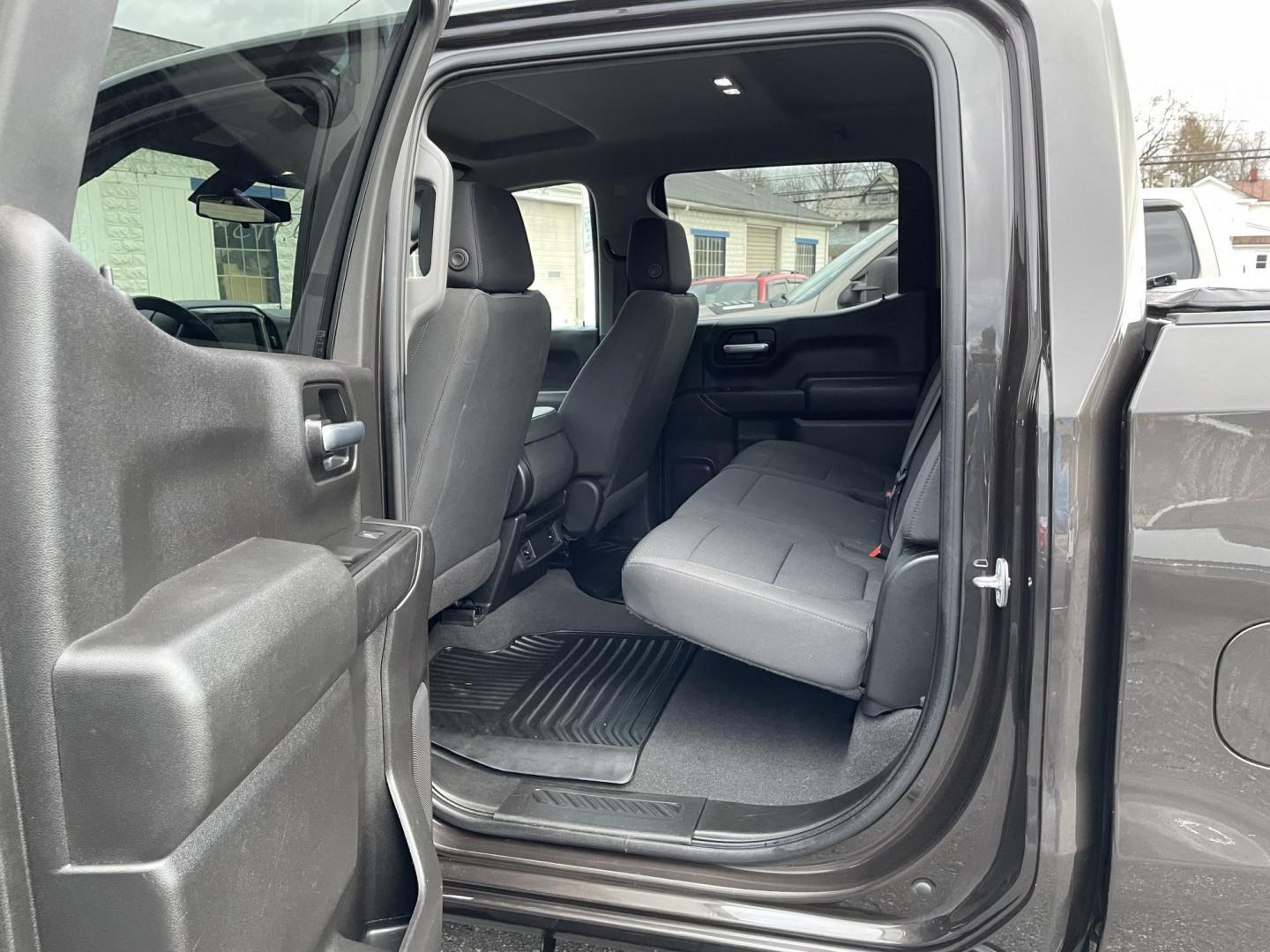 2021 Chevrolet Silverado 1500 Custom Crew Cab Short Box 4WD (3GCPYBEK8MG) with an 2.7L L4 DOHC 16V TURBO engine, 6A transmission, located at 101 N. Main Street, Muncy, PA, 17756, (570) 546-5462, 41.207691, -76.785942 - Photo#7