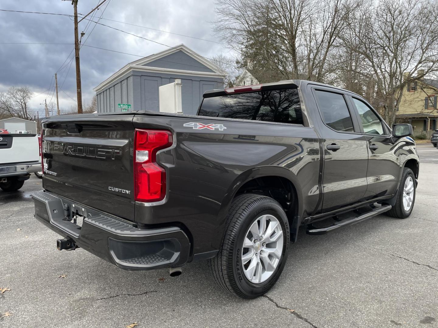 2021 Chevrolet Silverado 1500 Custom Crew Cab Short Box 4WD (3GCPYBEK8MG) with an 2.7L L4 DOHC 16V TURBO engine, 6A transmission, located at 101 N. Main Street, Muncy, PA, 17756, (570) 546-5462, 41.207691, -76.785942 - Photo#2