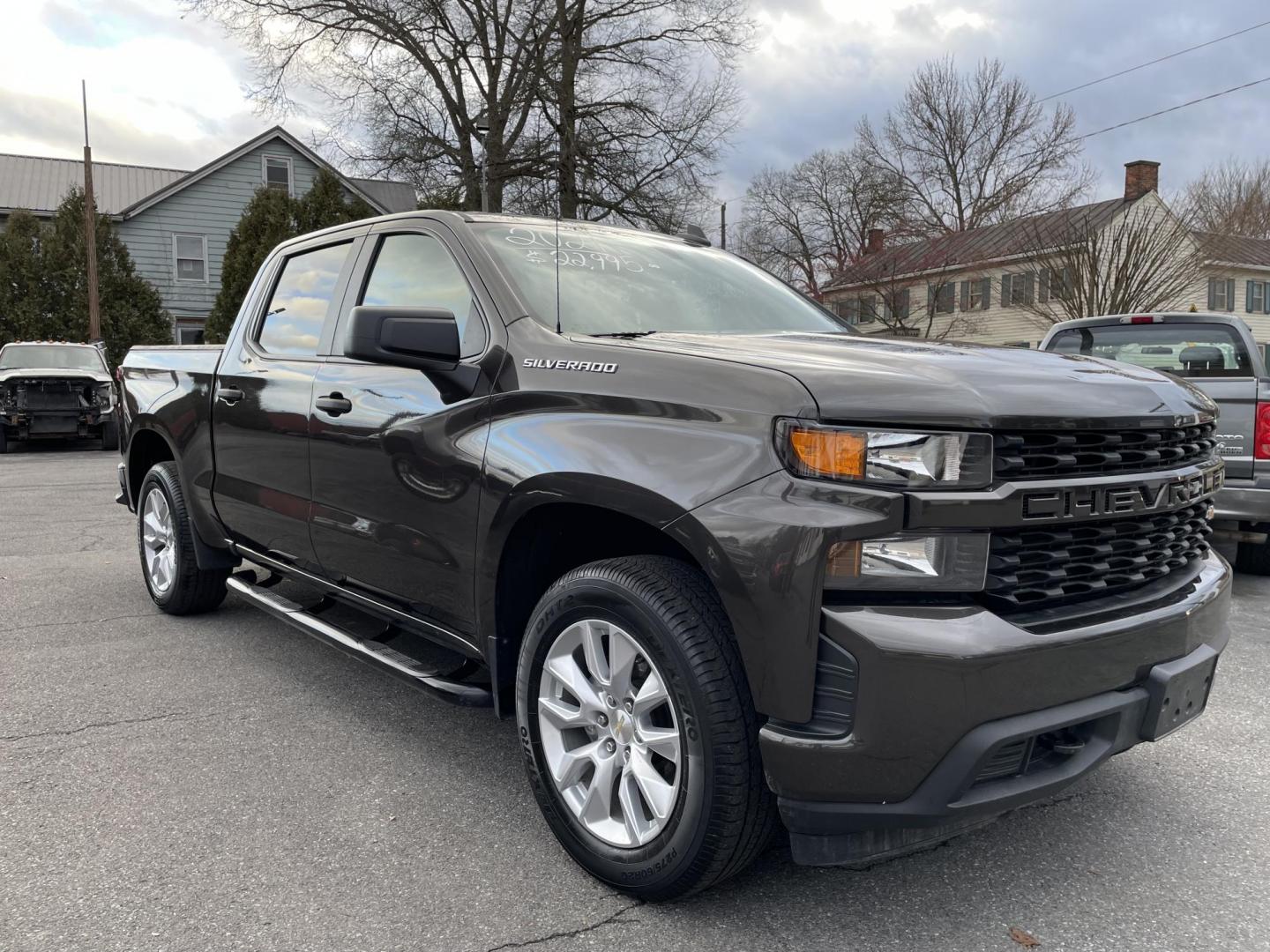 2021 Chevrolet Silverado 1500 Custom Crew Cab Short Box 4WD (3GCPYBEK8MG) with an 2.7L L4 DOHC 16V TURBO engine, 6A transmission, located at 101 N. Main Street, Muncy, PA, 17756, (570) 546-5462, 41.207691, -76.785942 - Photo#0