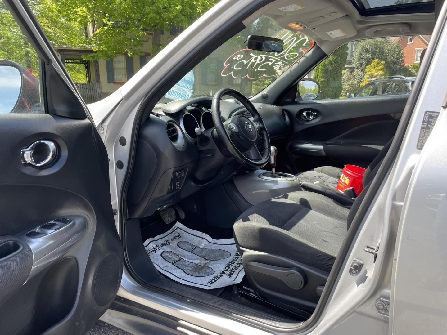 2011 silver /black Nissan Juke S AWD (JN8AF5MV7BT) with an 1.6L L4 DOHC 16V engine, CVT transmission, located at 101 N. Main Street, Muncy, PA, 17756, (570) 546-5462, 41.207691, -76.785942 - Photo#4