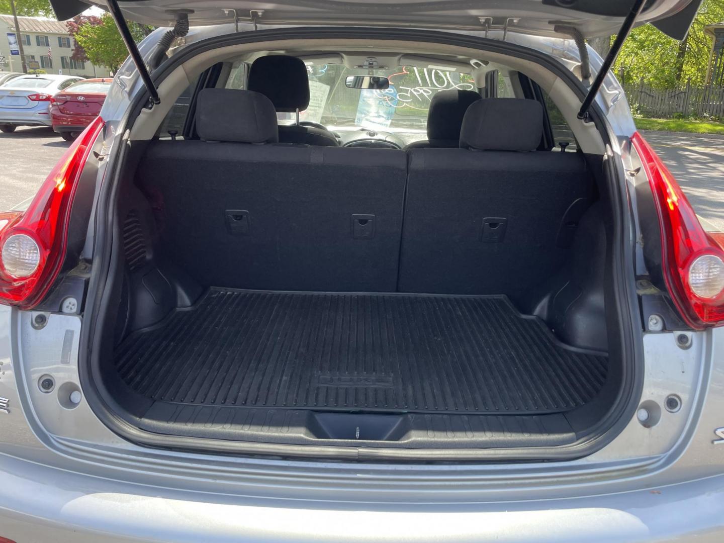 2011 silver /black Nissan Juke S AWD (JN8AF5MV7BT) with an 1.6L L4 DOHC 16V engine, CVT transmission, located at 101 N. Main Street, Muncy, PA, 17756, (570) 546-5462, 41.207691, -76.785942 - Photo#6