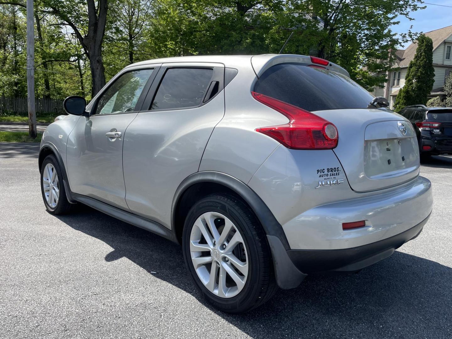 2011 silver /black Nissan Juke S AWD (JN8AF5MV7BT) with an 1.6L L4 DOHC 16V engine, CVT transmission, located at 101 N. Main Street, Muncy, PA, 17756, (570) 546-5462, 41.207691, -76.785942 - Photo#2
