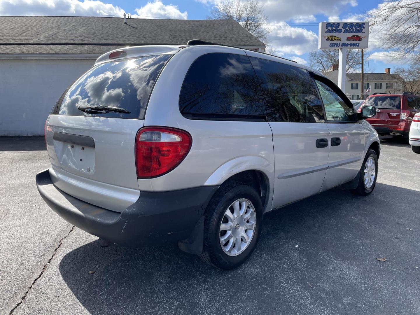 2001 silver Chrysler Voyager Base (1C4GJ25301B) with an 3.0L V6 OHV 12V engine, 4-Speed Automatic Overdrive transmission, located at 101 N. Main Street, Muncy, PA, 17756, (570) 546-5462, 41.207691, -76.785942 - Photo#3