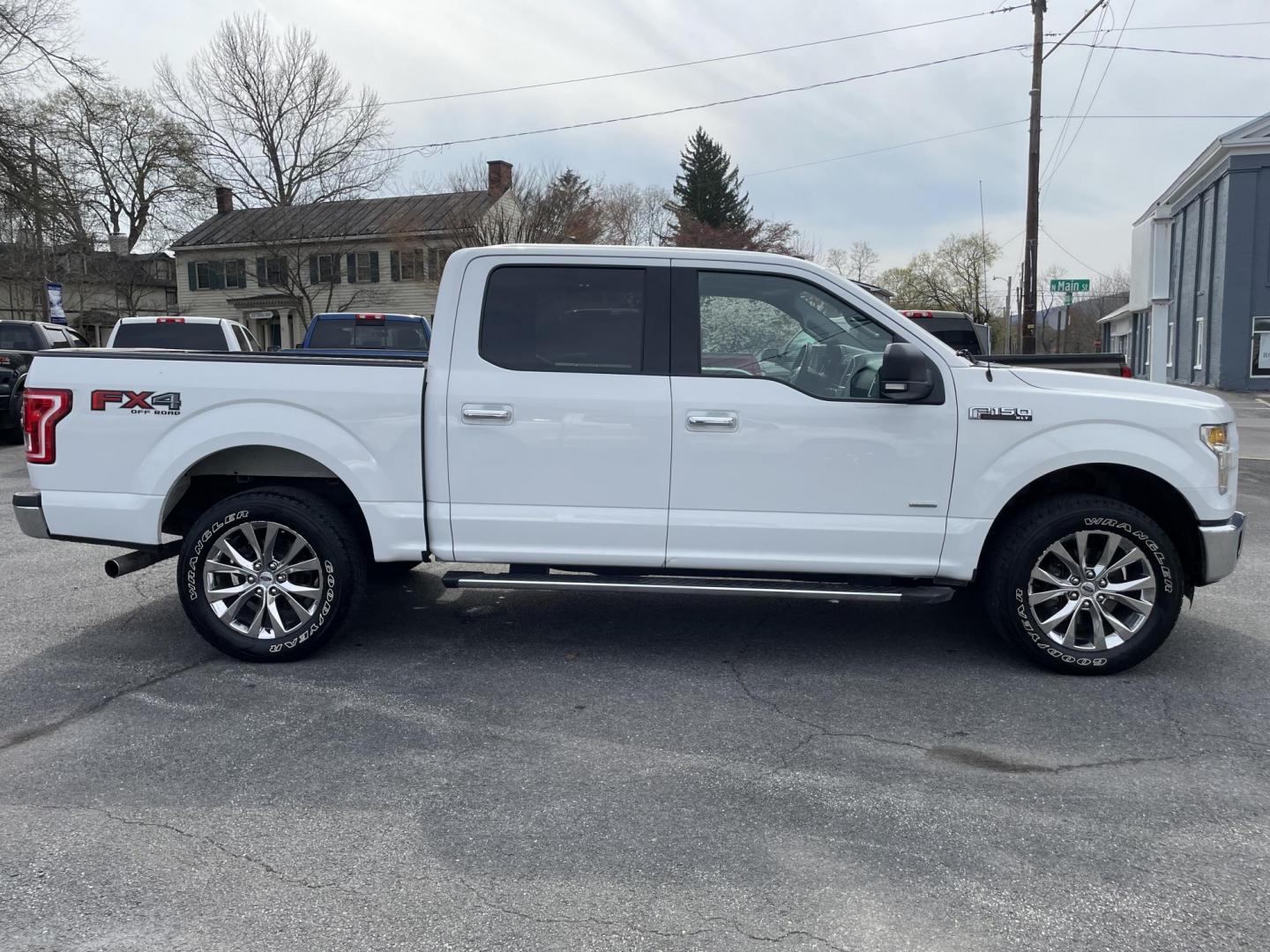 2016 White Ford F-150 XLT SuperCrew 4WD (1FTEW1EG9GF) with an 3.5L V6 TURBO engine, 6A transmission, located at 101 N. Main Street, Muncy, PA, 17756, (570) 546-5462, 41.207691, -76.785942 - Photo#4