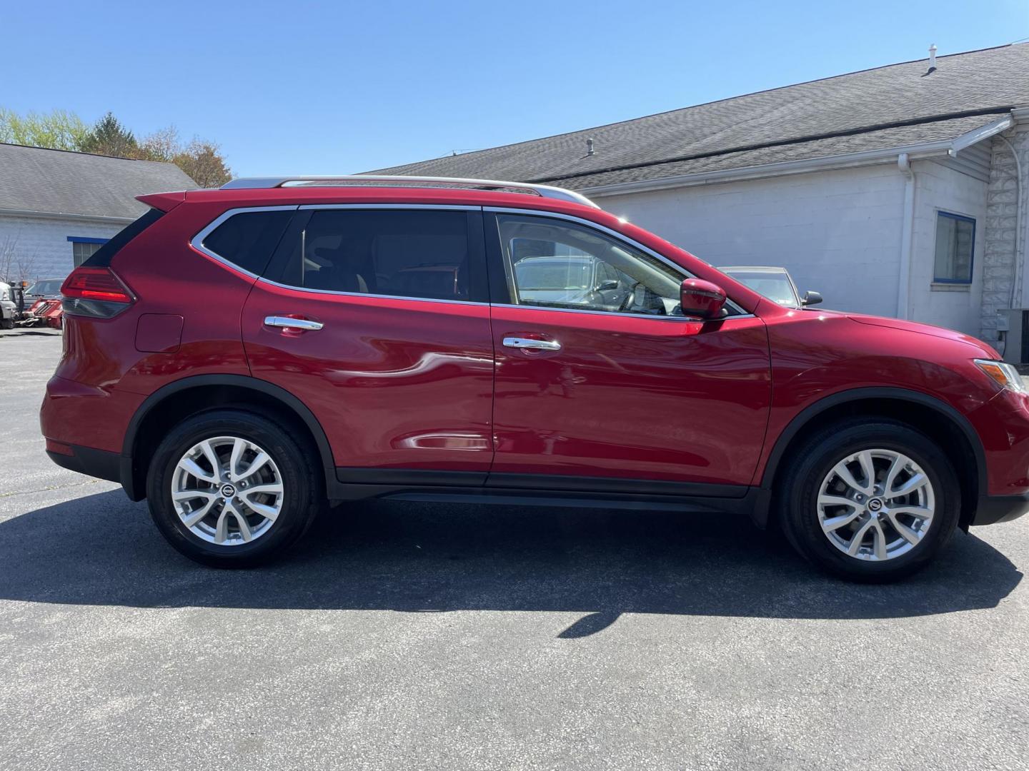 2017 burgandy Nissan Rogue SL AWD (JN8AT2MV3HW) with an 2.5L L4 DOHC 16V engine, CVT transmission, located at 101 N. Main Street, Muncy, PA, 17756, (570) 546-5462, 41.207691, -76.785942 - Photo#4