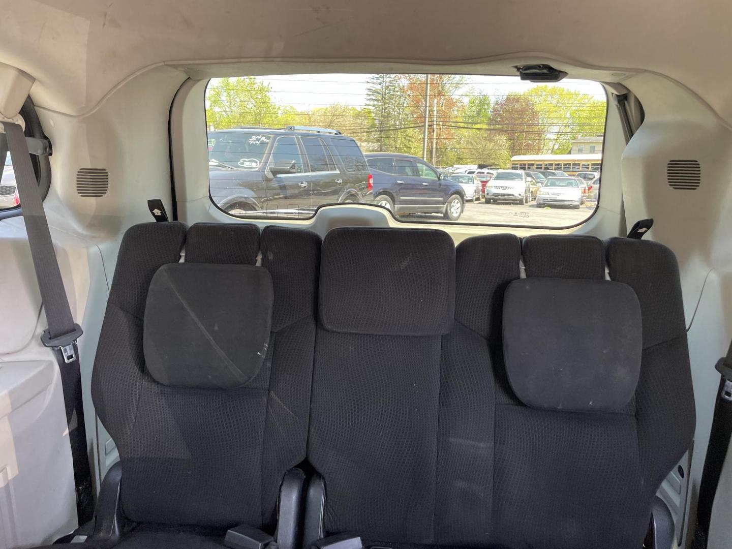 2015 silver Dodge Grand Caravan SXT (2C4RDGCG8FR) with an 3.6L V6 DOHC 24V engine, 6-Speed Automatic transmission, located at 101 N. Main Street, Muncy, PA, 17756, (570) 546-5462, 41.207691, -76.785942 - Photo#7