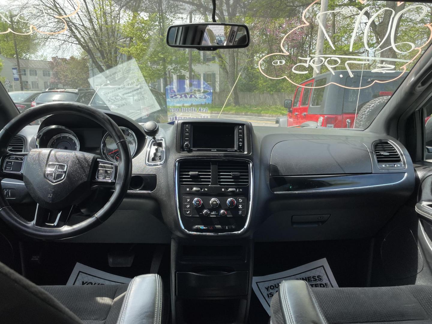 2017 silver /black Dodge Grand Caravan SE (2C4RDGBG7HR) with an 3.6L V6 DOHC 24V engine, 6A transmission, located at 101 N. Main Street, Muncy, PA, 17756, (570) 546-5462, 41.207691, -76.785942 - Photo#6
