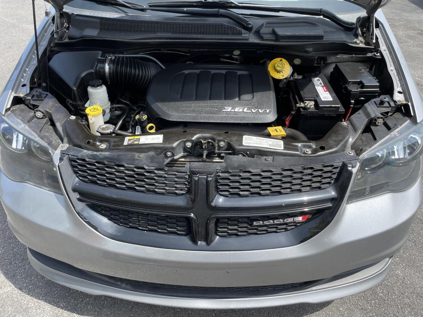2017 silver /black Dodge Grand Caravan SE (2C4RDGBG7HR) with an 3.6L V6 DOHC 24V engine, 6A transmission, located at 101 N. Main Street, Muncy, PA, 17756, (570) 546-5462, 41.207691, -76.785942 - Photo#9