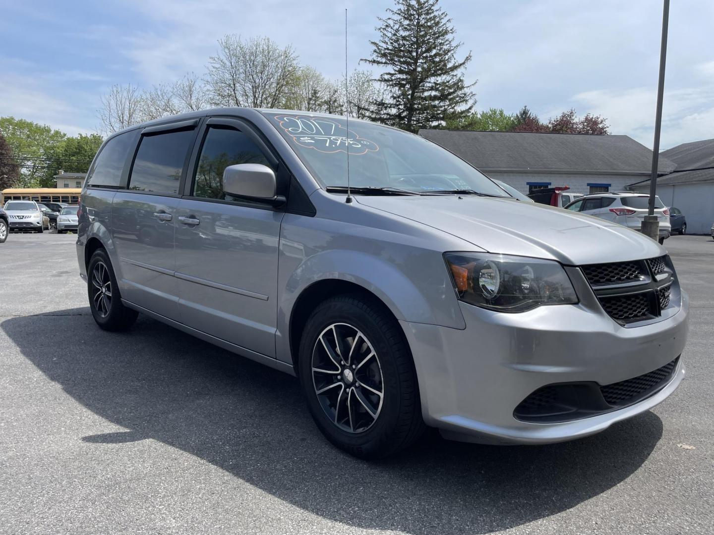 2017 silver /black Dodge Grand Caravan SE (2C4RDGBG7HR) with an 3.6L V6 DOHC 24V engine, 6A transmission, located at 101 N. Main Street, Muncy, PA, 17756, (570) 546-5462, 41.207691, -76.785942 - Photo#1
