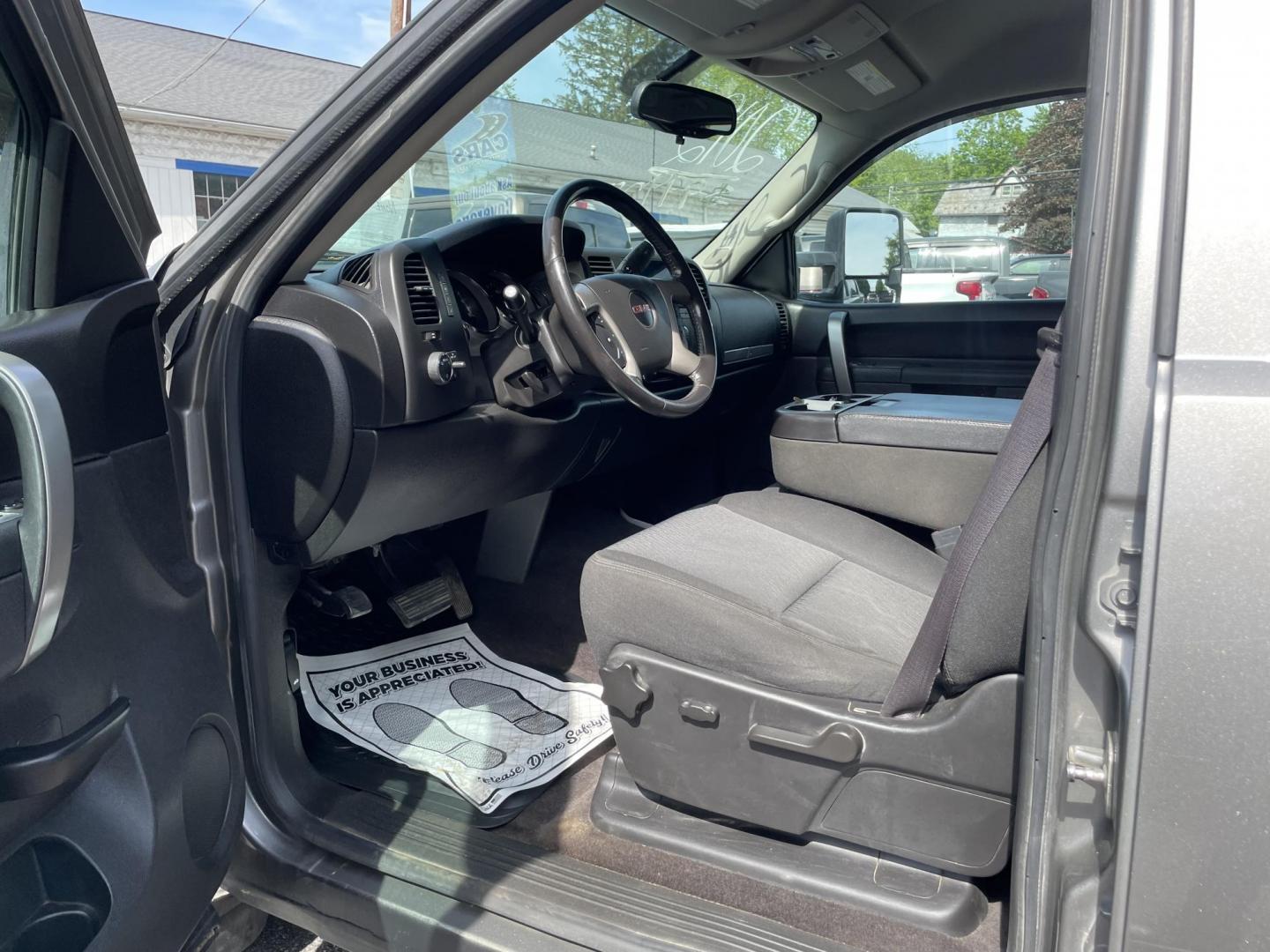 2012 GMC Sierra 1500 SLE Crew Cab 4WD (3GTP2VE79CG) with an 5.3L V8 OHV 16V FFV engine, 6-Speed Automatic transmission, located at 101 N. Main Street, Muncy, PA, 17756, (570) 546-5462, 41.207691, -76.785942 - Photo#4