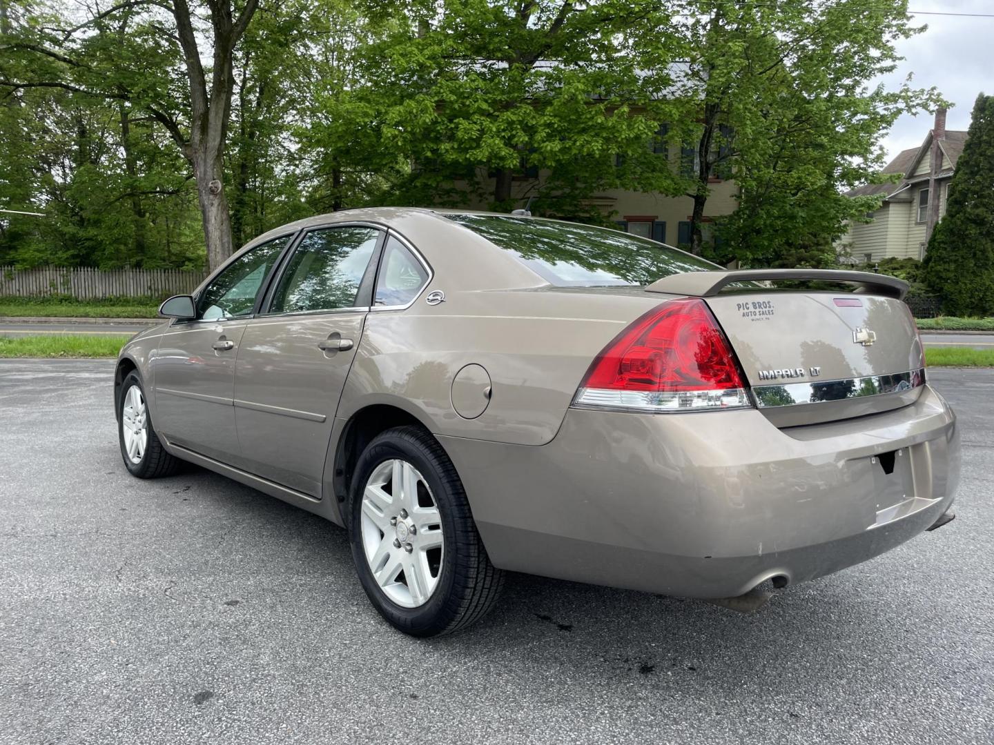 2006 Chevrolet Impala 3LT (2G1WC581669) with an 3.9L V6 OHV 12V engine, 4-Speed Automatic Overdrive transmission, located at 101 N. Main Street, Muncy, PA, 17756, (570) 546-5462, 41.207691, -76.785942 - Photo#2