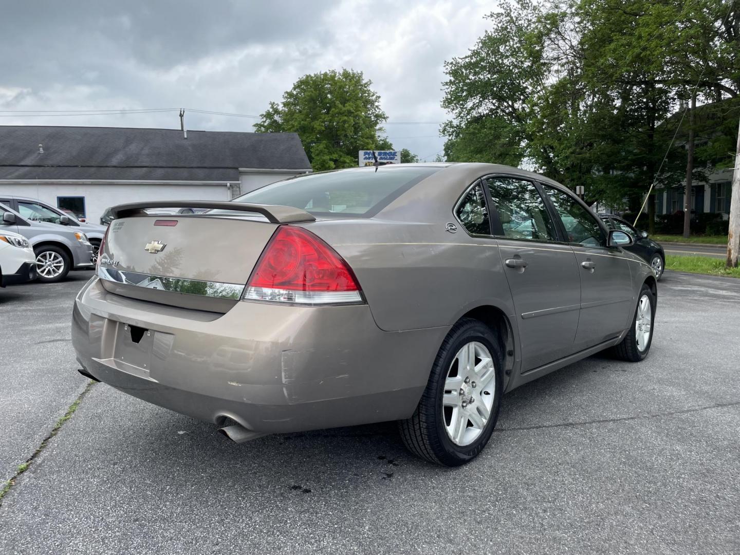 2006 Chevrolet Impala 3LT (2G1WC581669) with an 3.9L V6 OHV 12V engine, 4-Speed Automatic Overdrive transmission, located at 101 N. Main Street, Muncy, PA, 17756, (570) 546-5462, 41.207691, -76.785942 - Photo#3