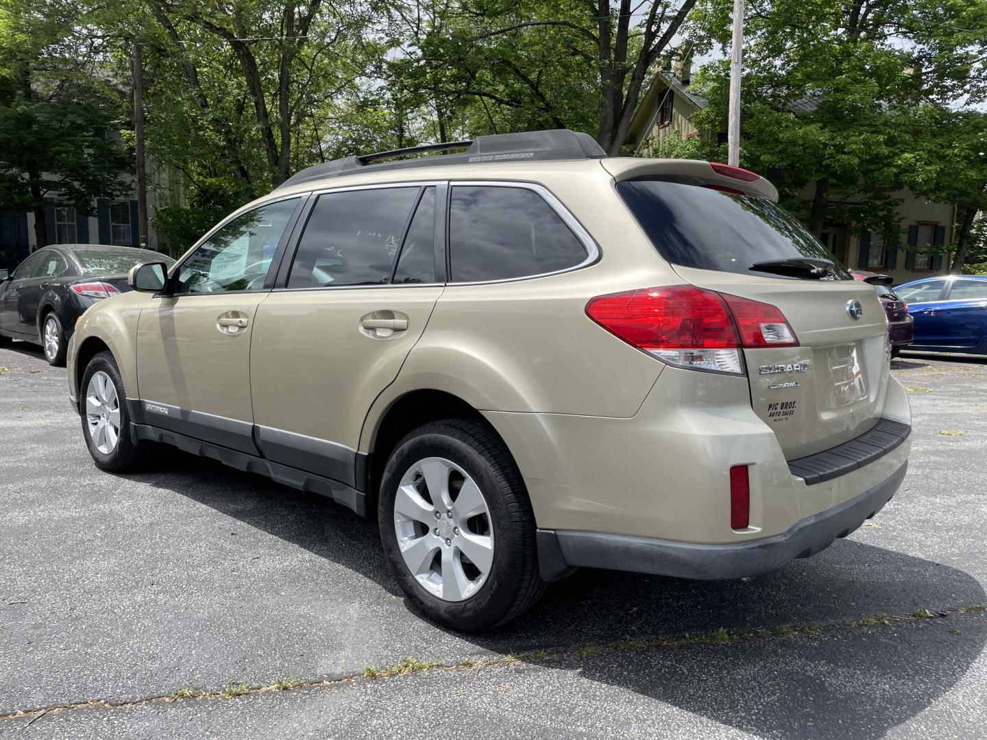 2010 Subaru Outback 2.5I Premium (4S4BRBCCXA3) with an 2.5L H4 DOHC 16V engine, Continuously Variable Transmisson transmission, located at 101 N. Main Street, Muncy, PA, 17756, (570) 546-5462, 41.207691, -76.785942 - Photo#2