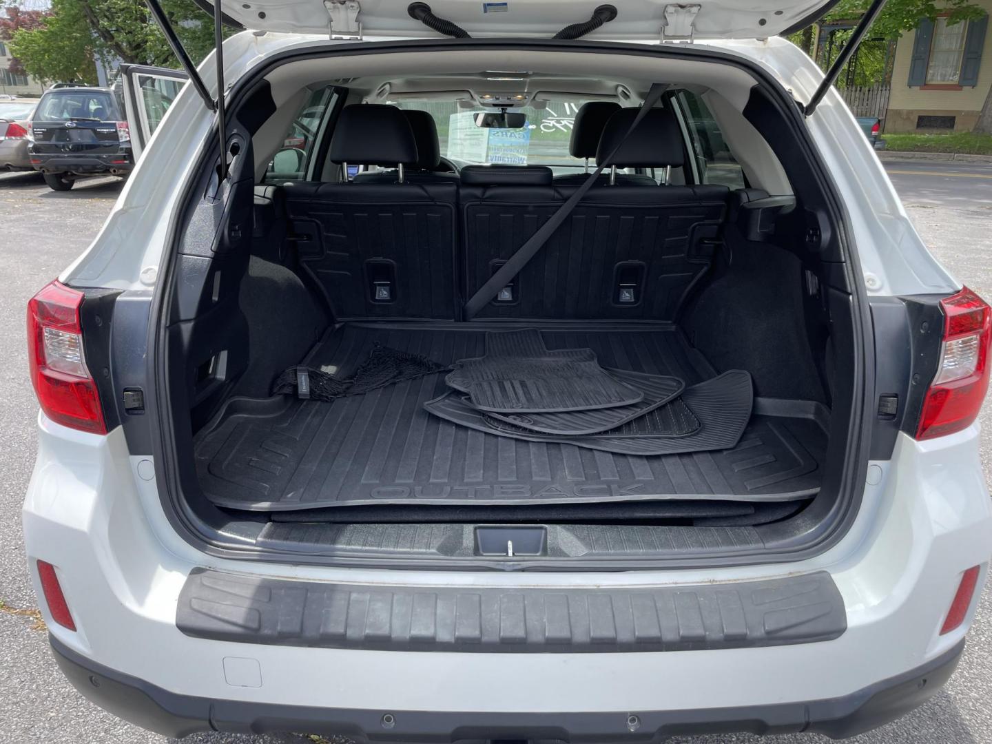 2017 White /black Subaru Outback 2.5i Limited (4S4BSANC6H3) with an 2.5L H4 DOHC 16V engine, CVT transmission, located at 101 N. Main Street, Muncy, PA, 17756, (570) 546-5462, 41.207691, -76.785942 - Photo#11
