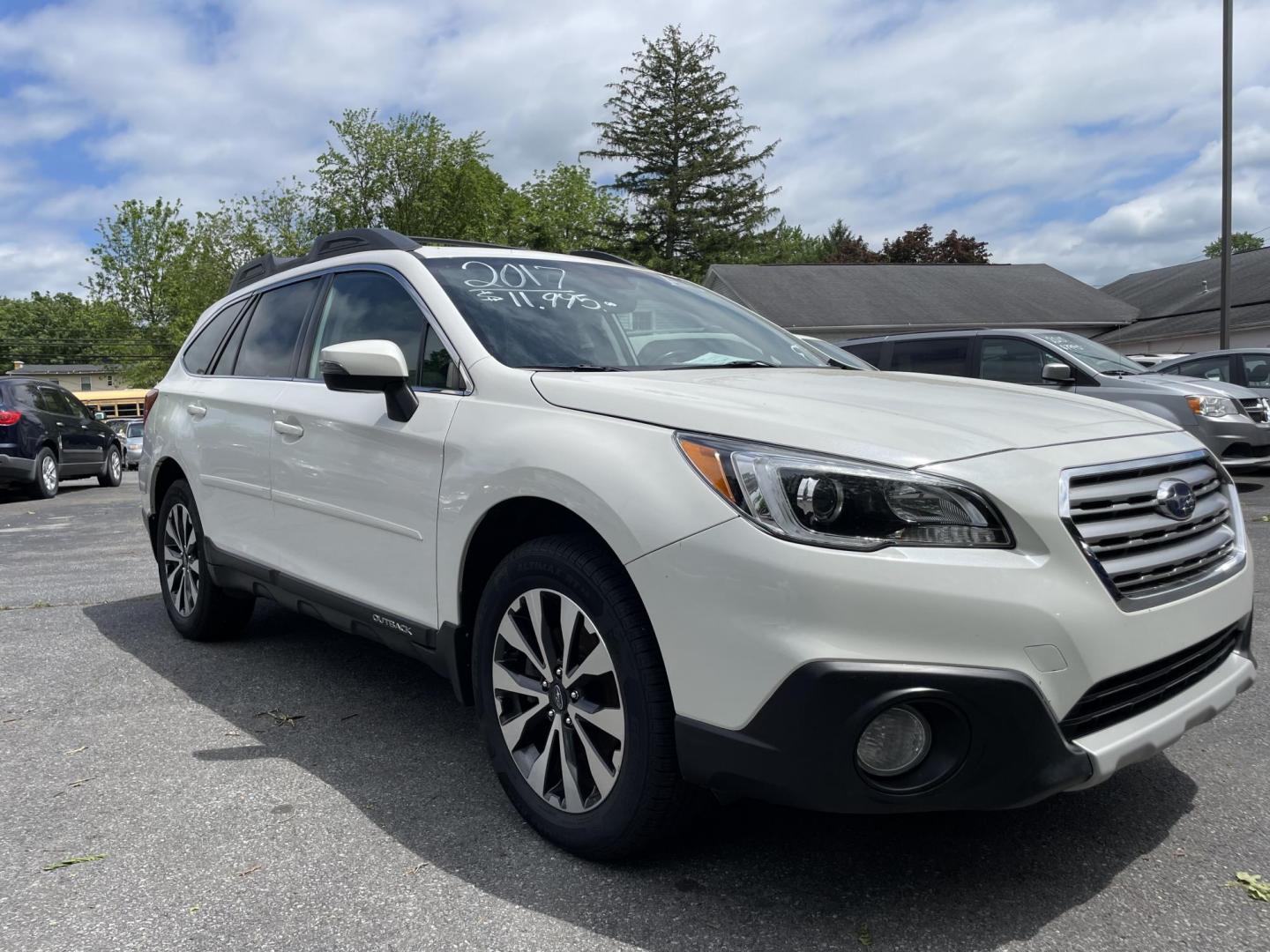 2017 White /black Subaru Outback 2.5i Limited (4S4BSANC6H3) with an 2.5L H4 DOHC 16V engine, CVT transmission, located at 101 N. Main Street, Muncy, PA, 17756, (570) 546-5462, 41.207691, -76.785942 - Photo#1