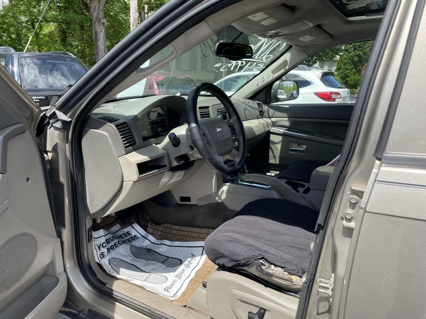 2005 Jeep Grand Cherokee Laredo 4WD (1J4GR48K15C) with an 3.7L V6 SOHC 12V engine, 5-Speed Automatic Overdrive transmission, located at 101 N. Main Street, Muncy, PA, 17756, (570) 546-5462, 41.207691, -76.785942 - Photo#4