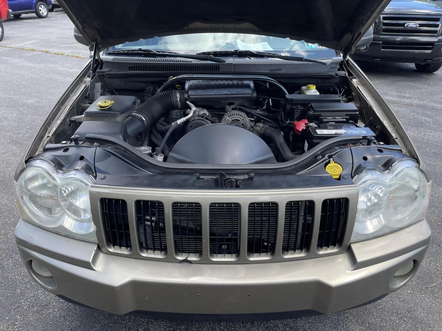 2005 Jeep Grand Cherokee Laredo 4WD (1J4GR48K15C) with an 3.7L V6 SOHC 12V engine, 5-Speed Automatic Overdrive transmission, located at 101 N. Main Street, Muncy, PA, 17756, (570) 546-5462, 41.207691, -76.785942 - Photo#7