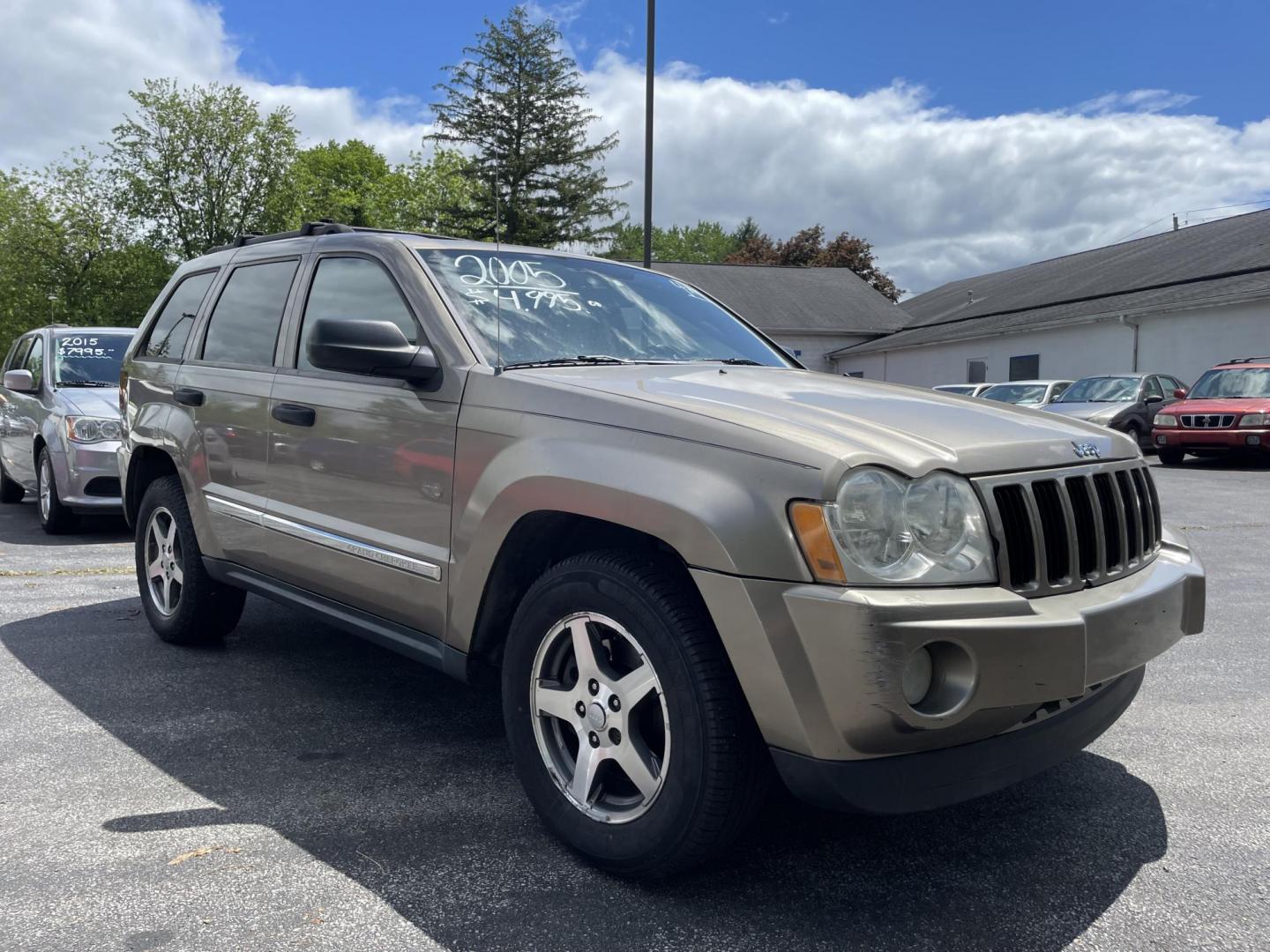 2005 Jeep Grand Cherokee Laredo 4WD (1J4GR48K15C) with an 3.7L V6 SOHC 12V engine, 5-Speed Automatic Overdrive transmission, located at 101 N. Main Street, Muncy, PA, 17756, (570) 546-5462, 41.207691, -76.785942 - Photo#1