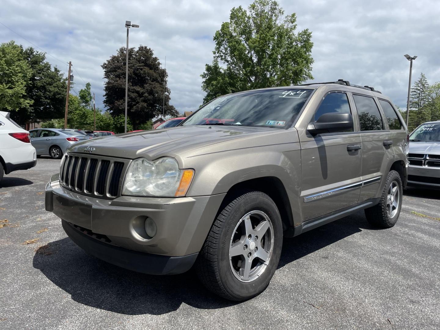 2005 Jeep Grand Cherokee Laredo 4WD (1J4GR48K15C) with an 3.7L V6 SOHC 12V engine, 5-Speed Automatic Overdrive transmission, located at 101 N. Main Street, Muncy, PA, 17756, (570) 546-5462, 41.207691, -76.785942 - Photo#0