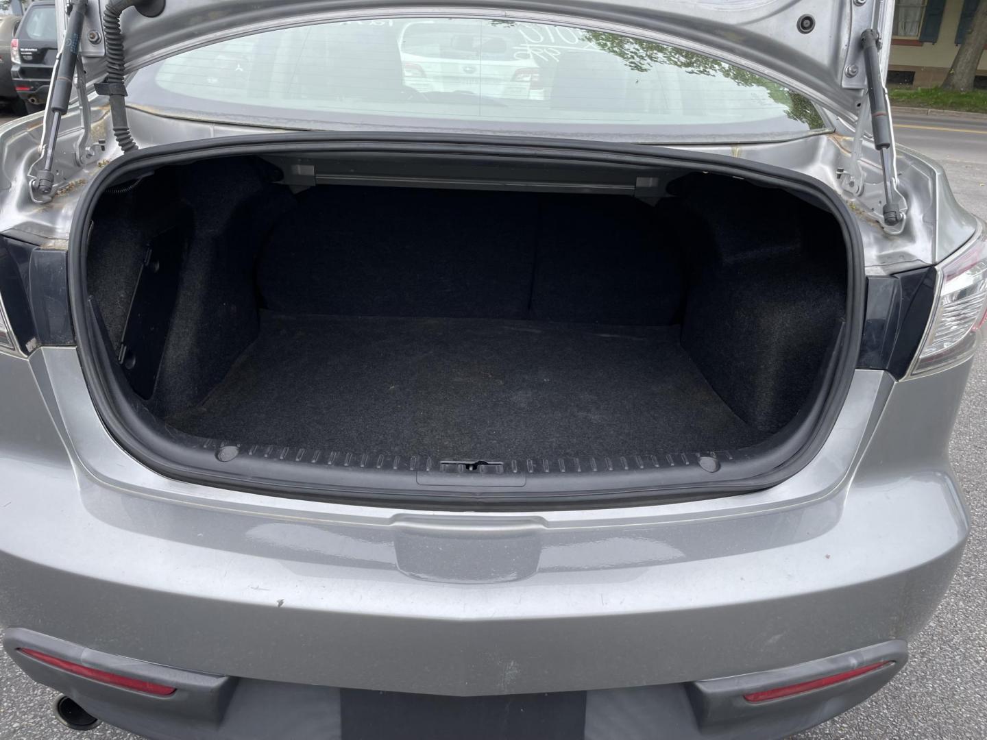 2010 Mazda MAZDA3 i Sport 4-Door (JM1BL1SG6A1) with an 2.0L L4 DOHC 16V engine, located at 101 N. Main Street, Muncy, PA, 17756, (570) 546-5462, 41.207691, -76.785942 - Photo#6