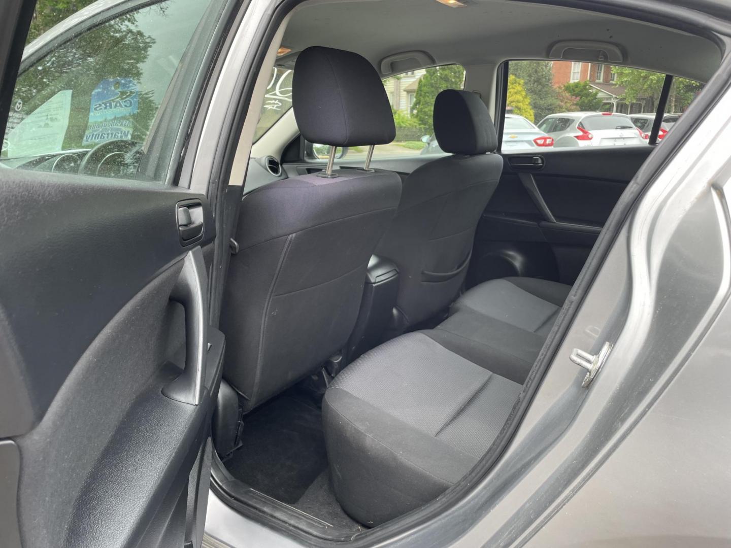 2010 Mazda MAZDA3 i Sport 4-Door (JM1BL1SG6A1) with an 2.0L L4 DOHC 16V engine, located at 101 N. Main Street, Muncy, PA, 17756, (570) 546-5462, 41.207691, -76.785942 - Photo#5