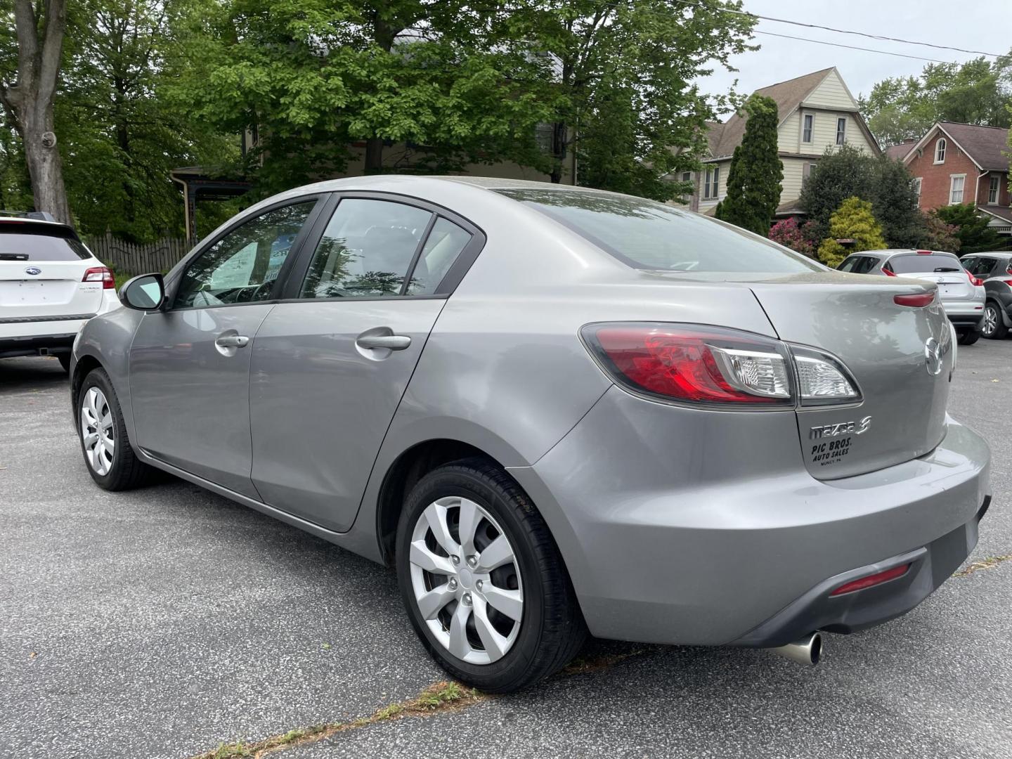 2010 Mazda MAZDA3 i Sport 4-Door (JM1BL1SG6A1) with an 2.0L L4 DOHC 16V engine, located at 101 N. Main Street, Muncy, PA, 17756, (570) 546-5462, 41.207691, -76.785942 - Photo#3