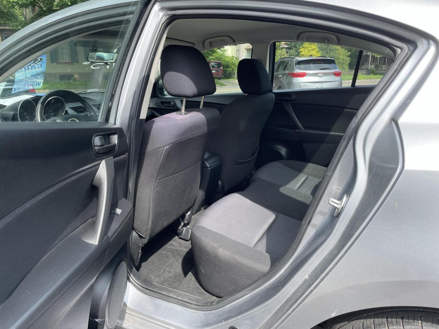 2010 Mazda MAZDA3 i Sport 4-Door (JM1BL1SG6A1) with an 2.0L L4 DOHC 16V engine, located at 101 N. Main Street, Muncy, PA, 17756, (570) 546-5462, 41.207691, -76.785942 - Photo#5